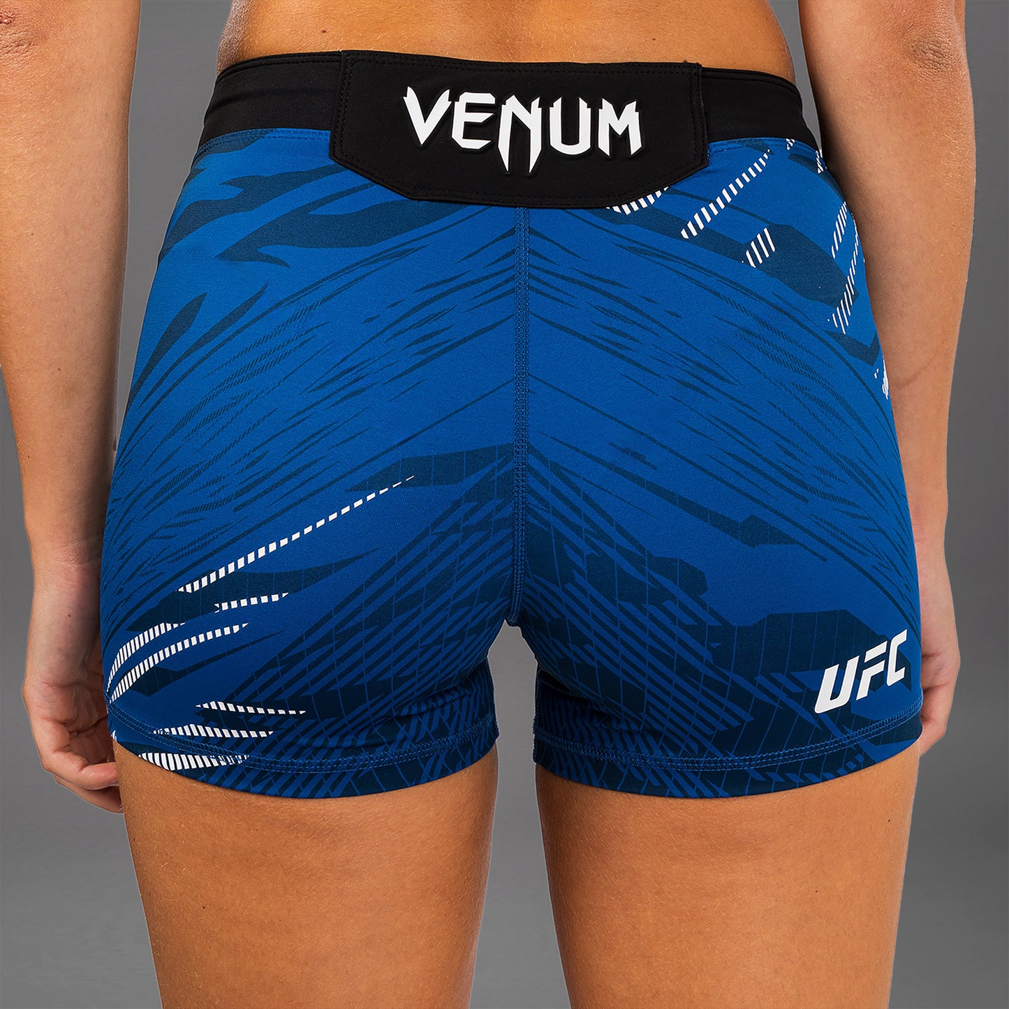 UFC Fusion by Venum Authentic Fight Night ヴァレトゥードショーツ（女性用、フィットコルト） - ブルー