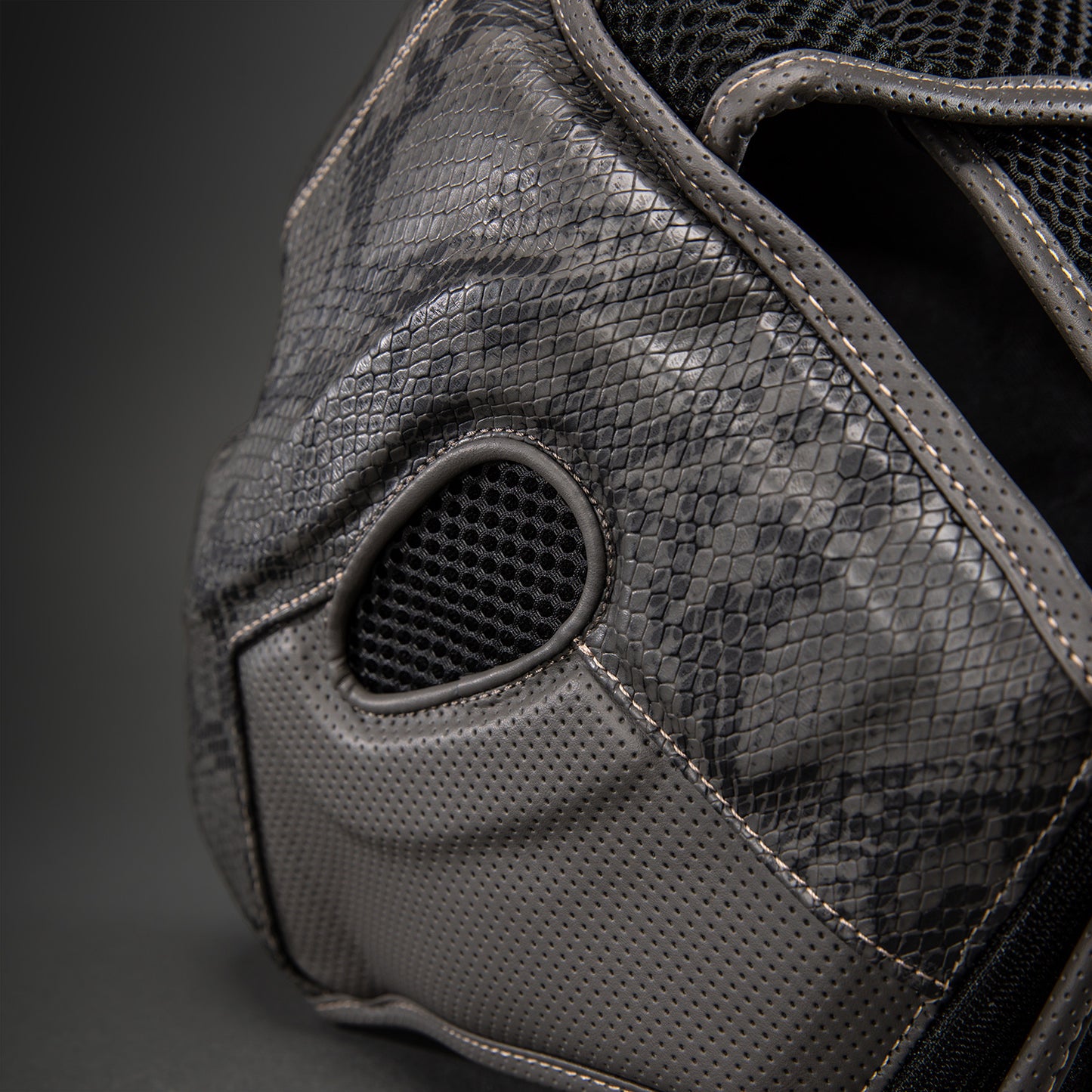 Venum Impact Evo Scales ヘッドギア – ダークグレー