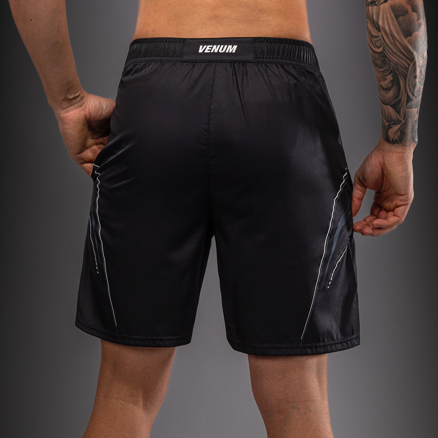 Venum Streamline トレーニングショーツ – ブラック/ホワイト