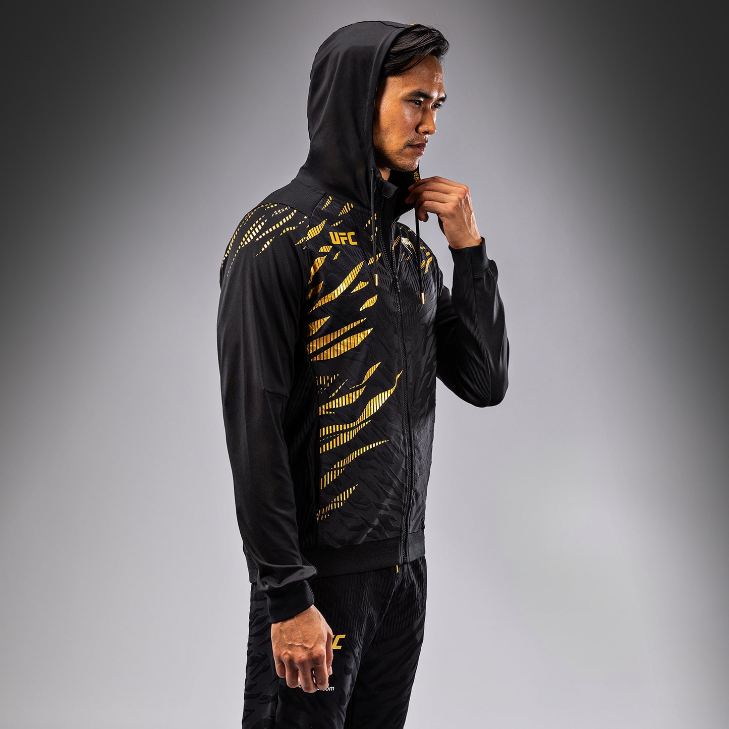 UFC Fusion by Venum Authentic Fight Night フード付きスウェットシャツ（男性用） - チャンピオン