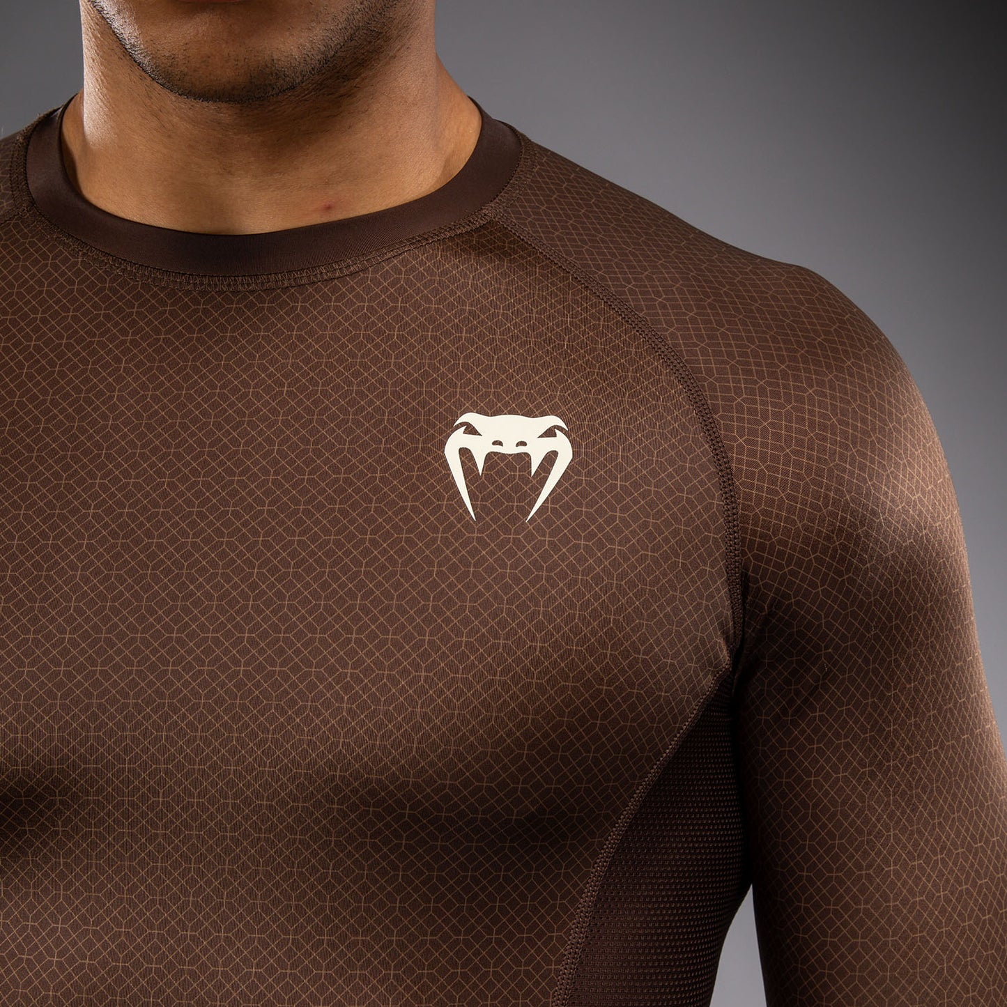 Venum x Roger Gracie Academy 長袖ラッシュガード - ダークブラウン