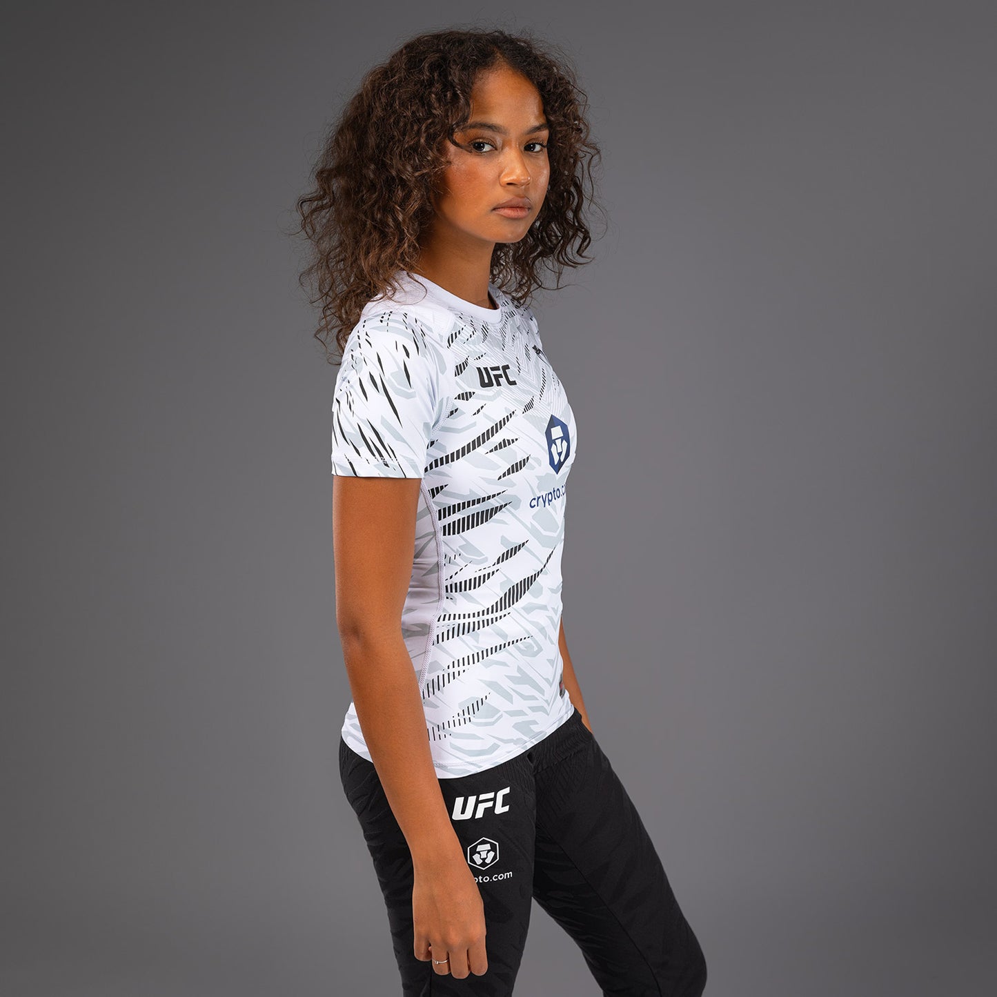 UFC Fusion by Venum Authentic Fight Night ショートスリーブラッシュガード（女性用） - ホワイト