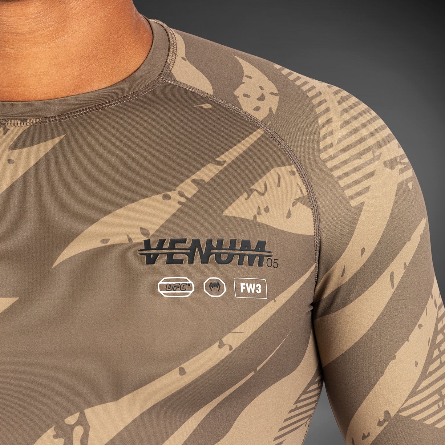 UFC Adrenaline By Venum Fight Week Performance  ロングスリーブラッシュガード - Desert Camo