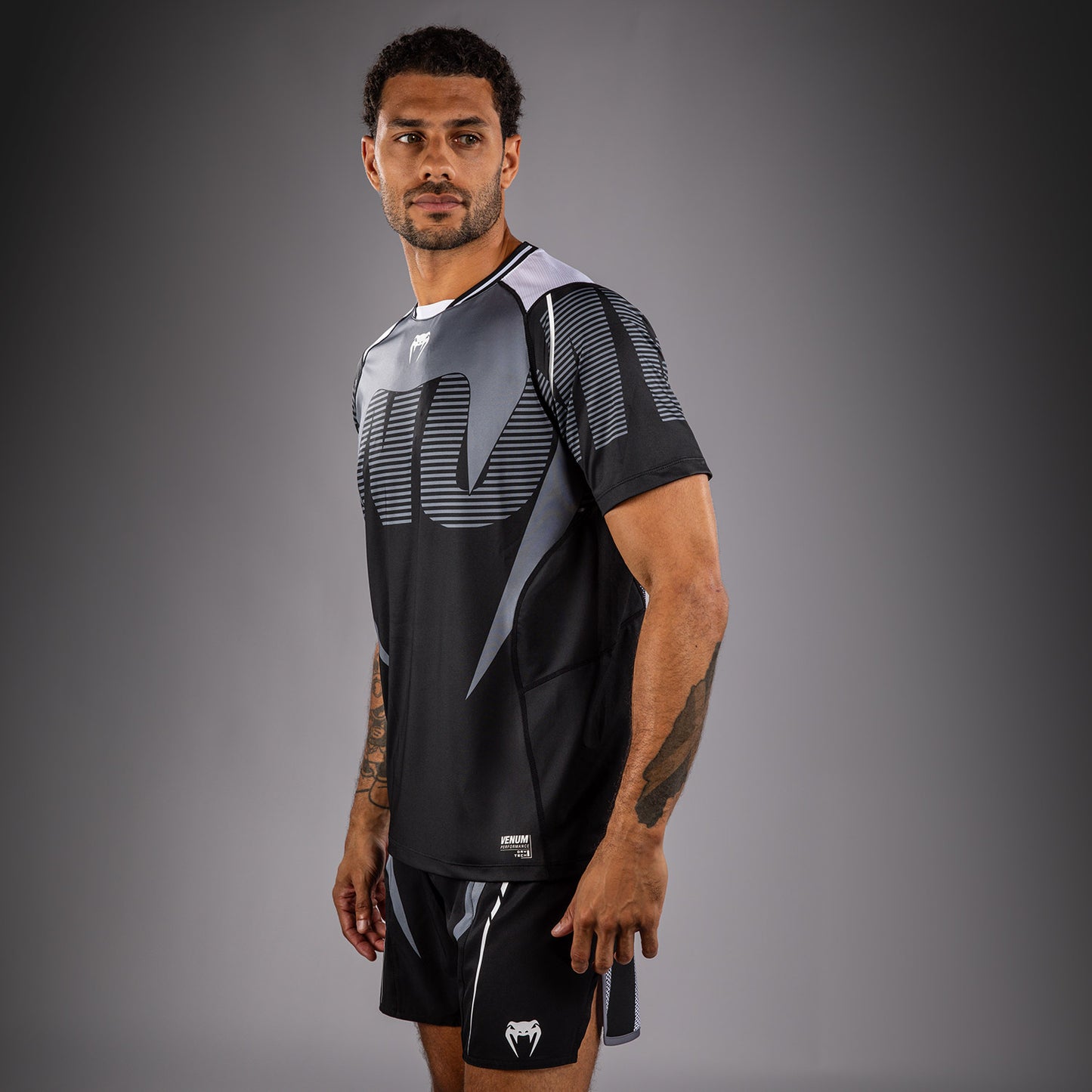Venum Adrenaline Dry Tech Tシャツ – ブラック/シルバーグレー