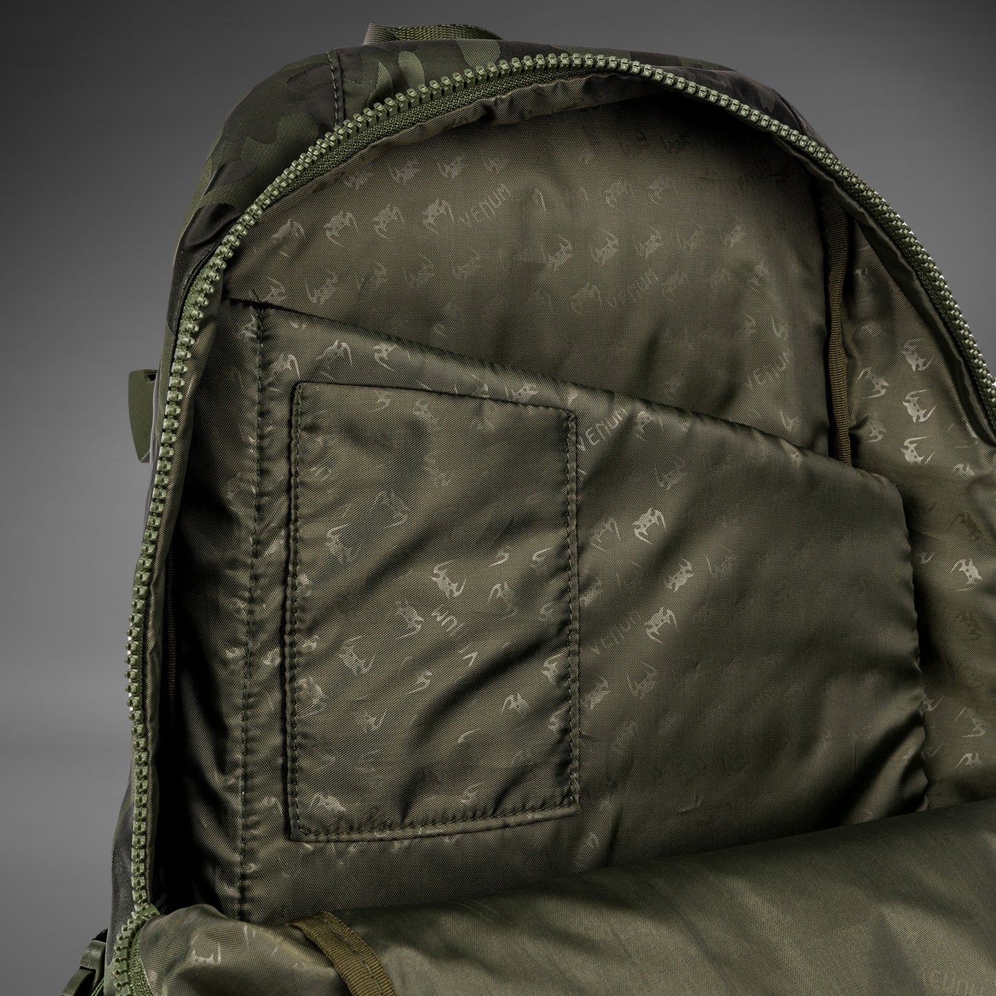 Venum Challenger Pro BackPack - カーキ/カモフラージュ