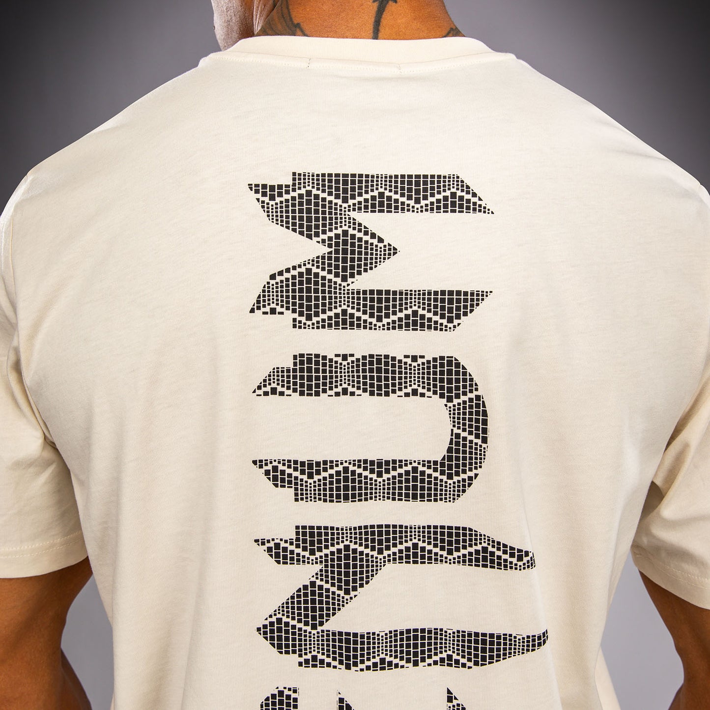Venum Naga Tシャツ – オフホワイト