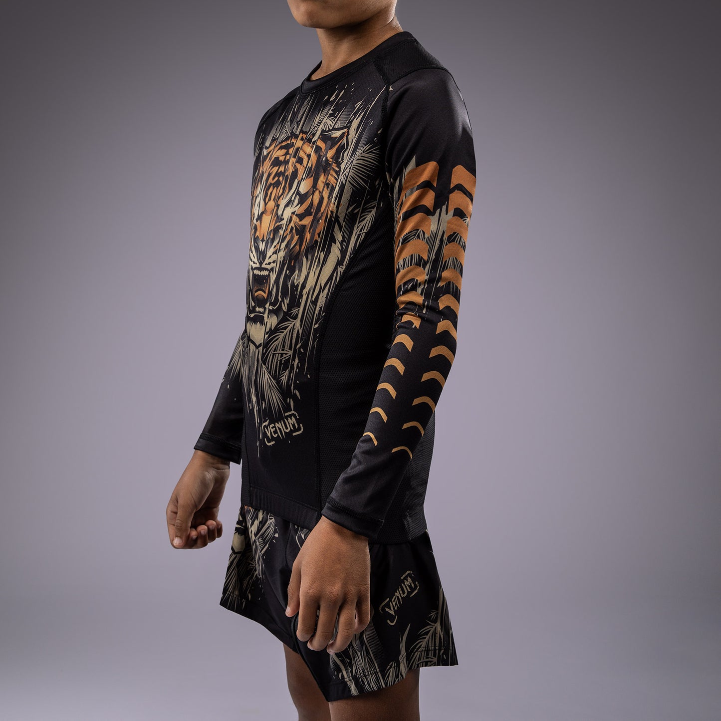 Venum Tiger キッズ 長袖ラッシュガード - ブラック/ネオンオレンジ