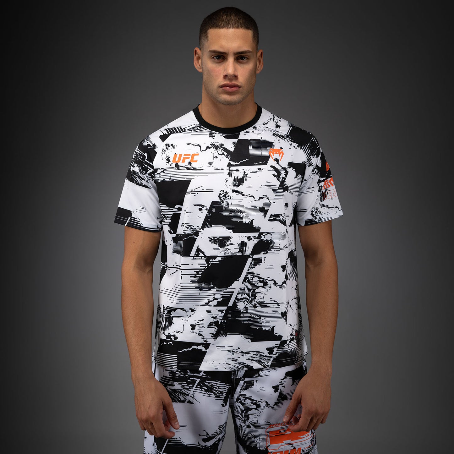 UFC Zenith by Venum Authentic Fight Week パフォーマンス半袖Tシャツ メンズ - ホワイト