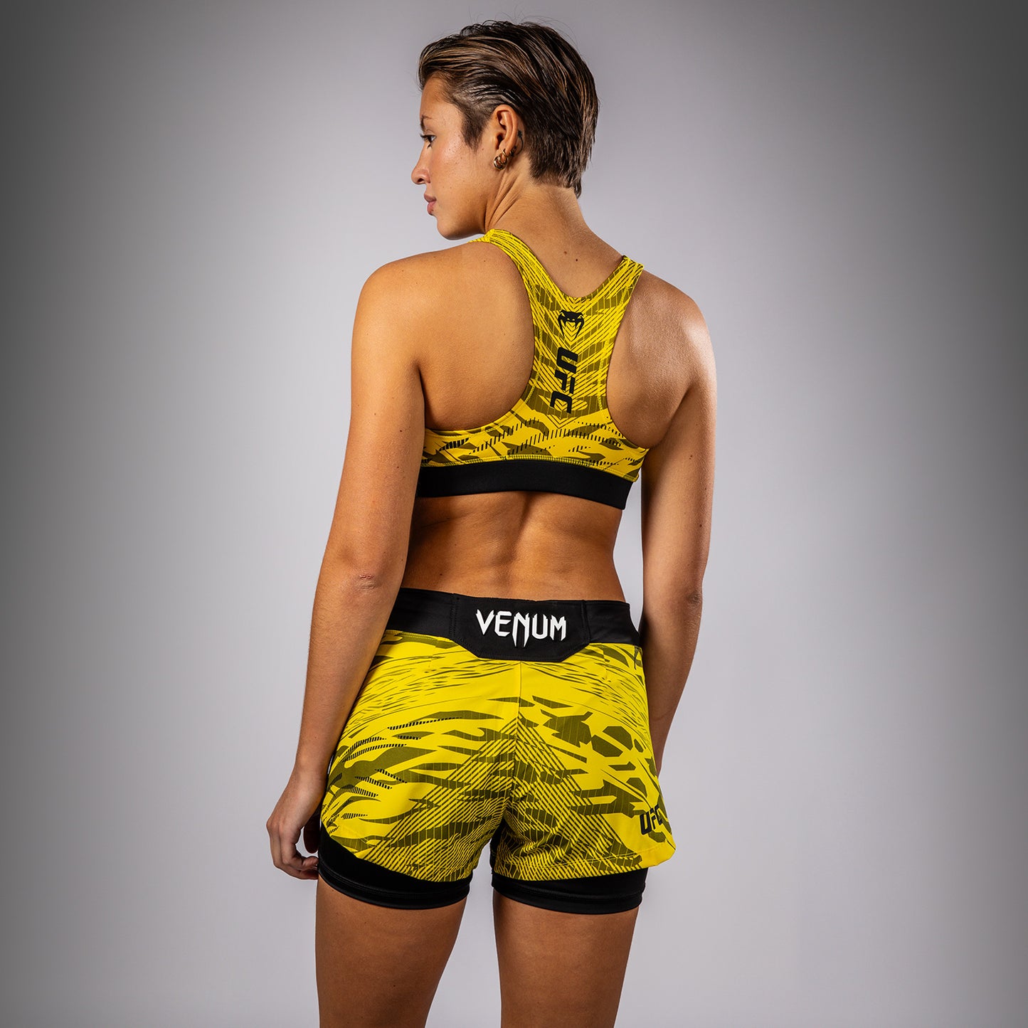 UFC Fusion by Venum Authentic Fight Night スポーツブラ（女性用） - イエロー