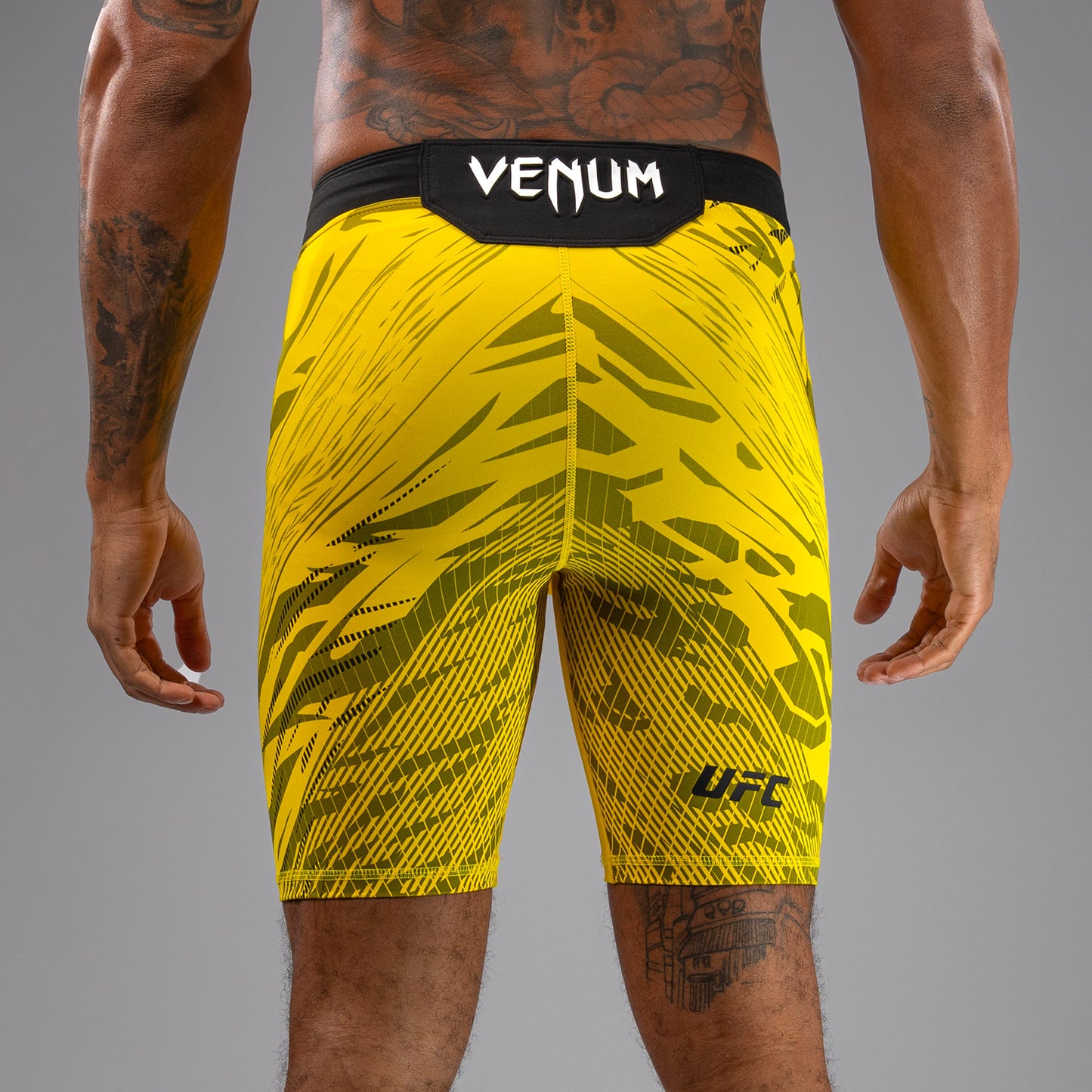 UFC Fusion by Venum Authentic Fight Night ヴァレトゥードショーツ（男性用） - イエロー
