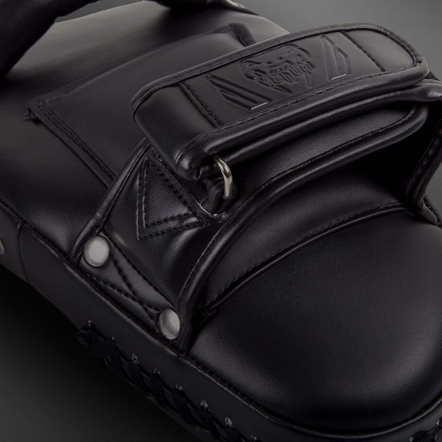 Venum Elite Big Focus ミット：ブラック/ブラック