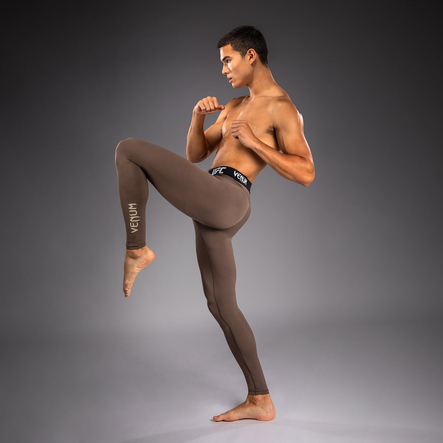 Venum UFC Unity by Venum Authentic Fight Week メンズ テクニカル コンプレッションタイツ - ブラウン