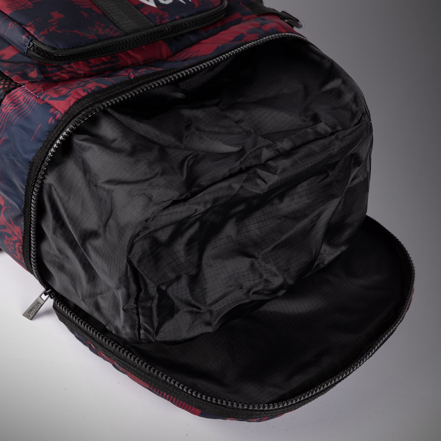 UFC Zenith by Venum Authentic Fight Week スポーツバッグ - バーガンディ