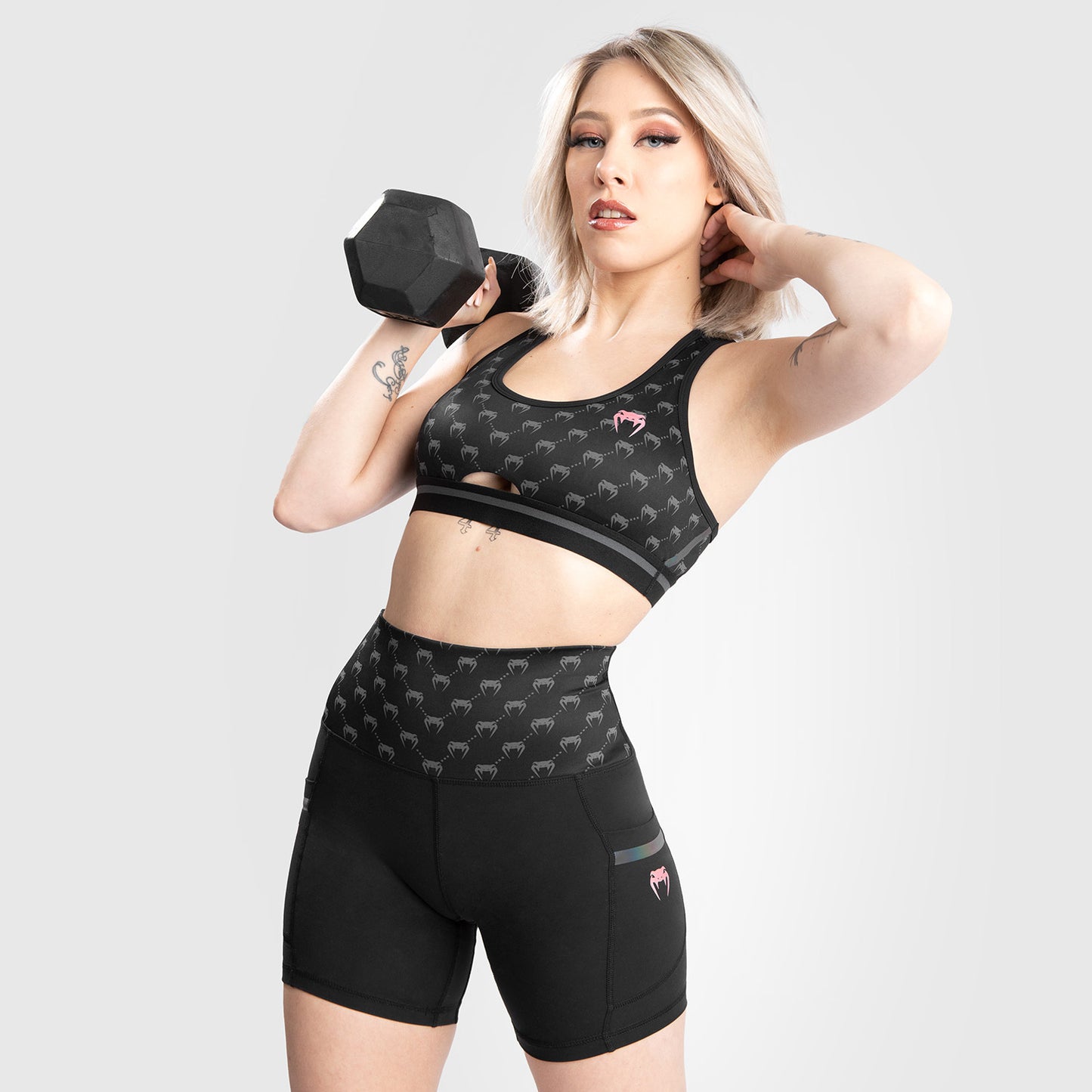 Venum女性用モノグラムバイクショーツ–ブラック/ピンクゴールド