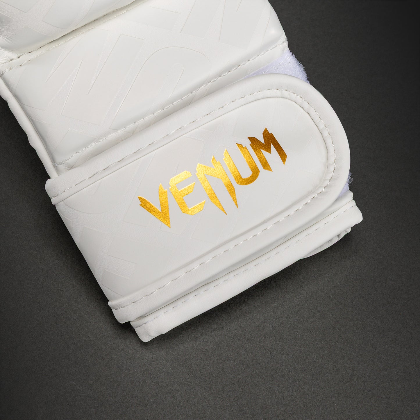 Venum Contender 1.5 XT 3D スパーリンググローブ - ホワイト/ゴールド