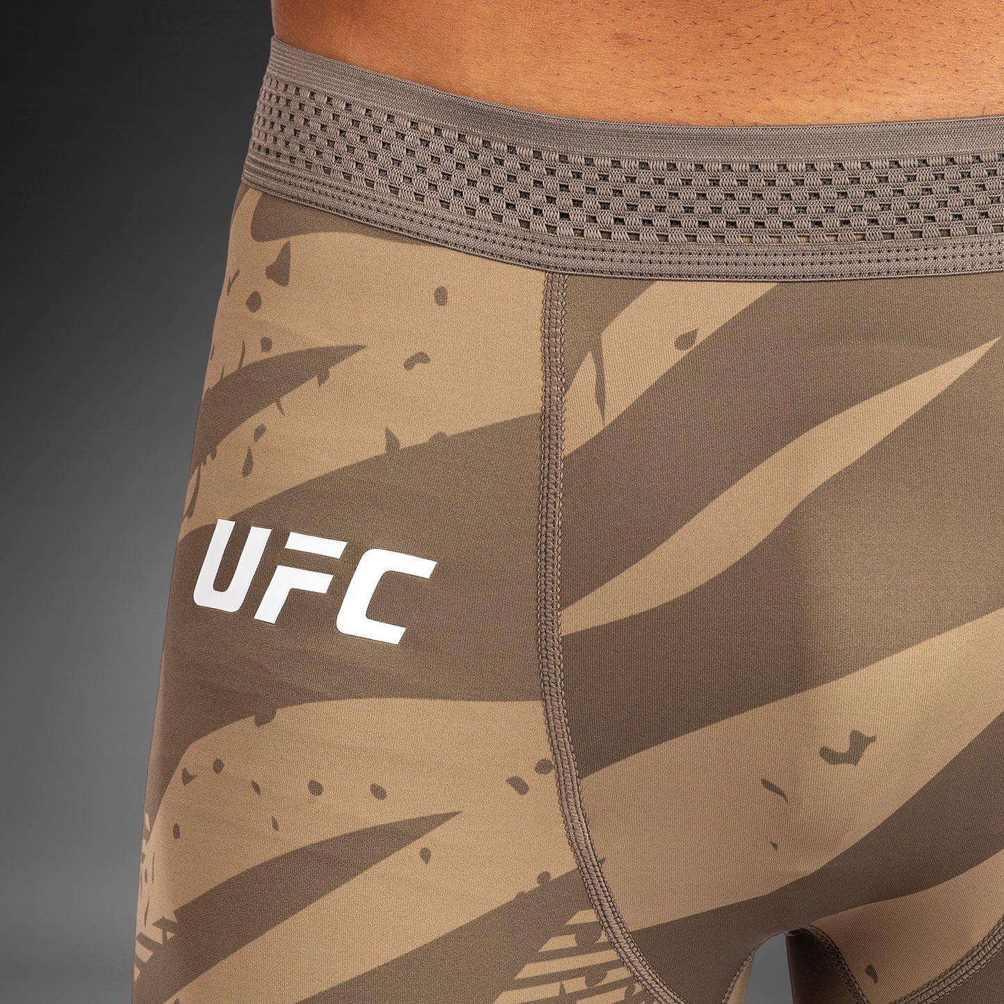 UFC Adrenaline By Venum Fight Week メンズベールチュドショート - Desert Camo
