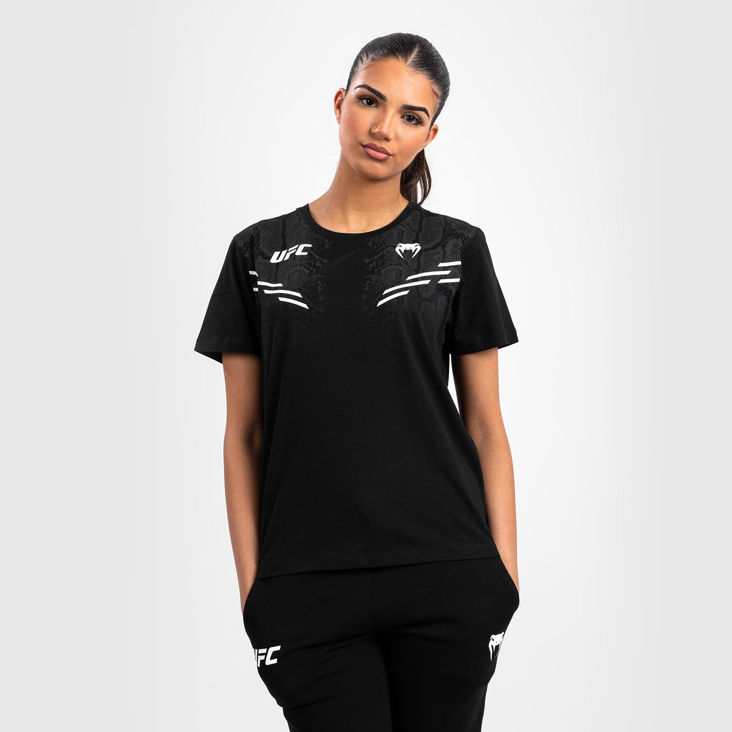 UFC Adrenaline by Venum Replica 女性用半袖Tシャツ - ブラック