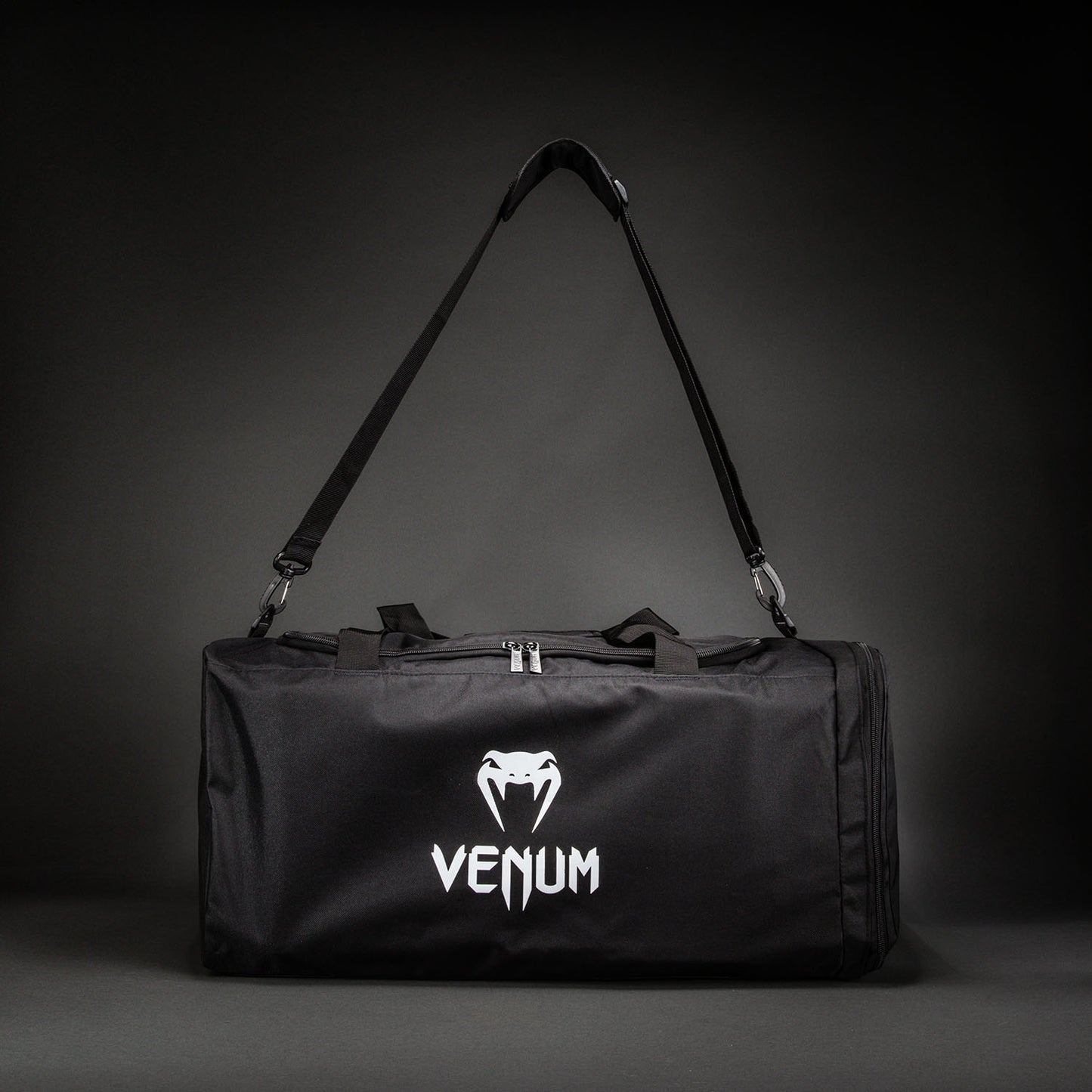 Venum Essential スポーツバッグ（61L） – ブラック