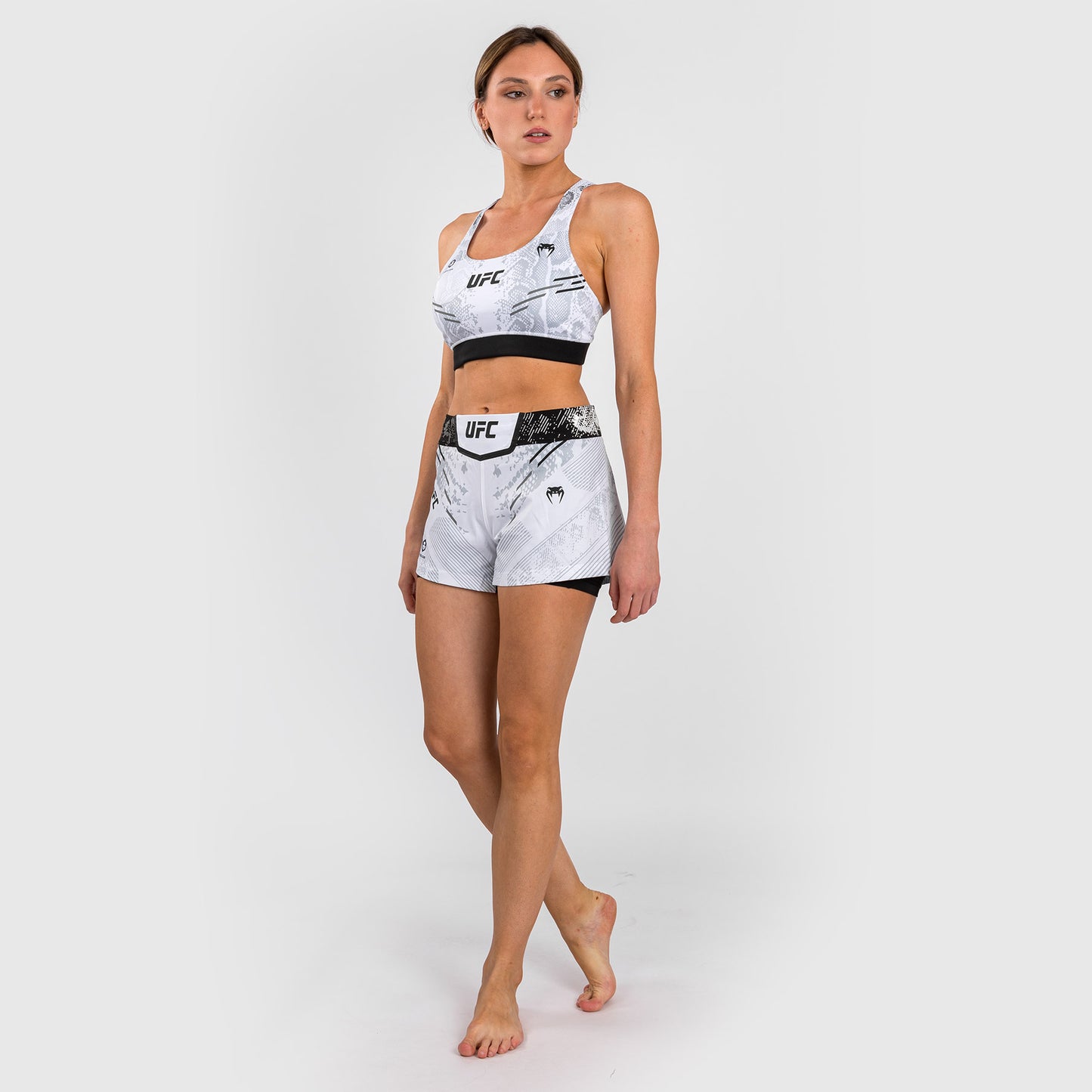 UFC Adrenaline by Venum Authentic Fight Night 女性用ファイト・ショート（ホワイト