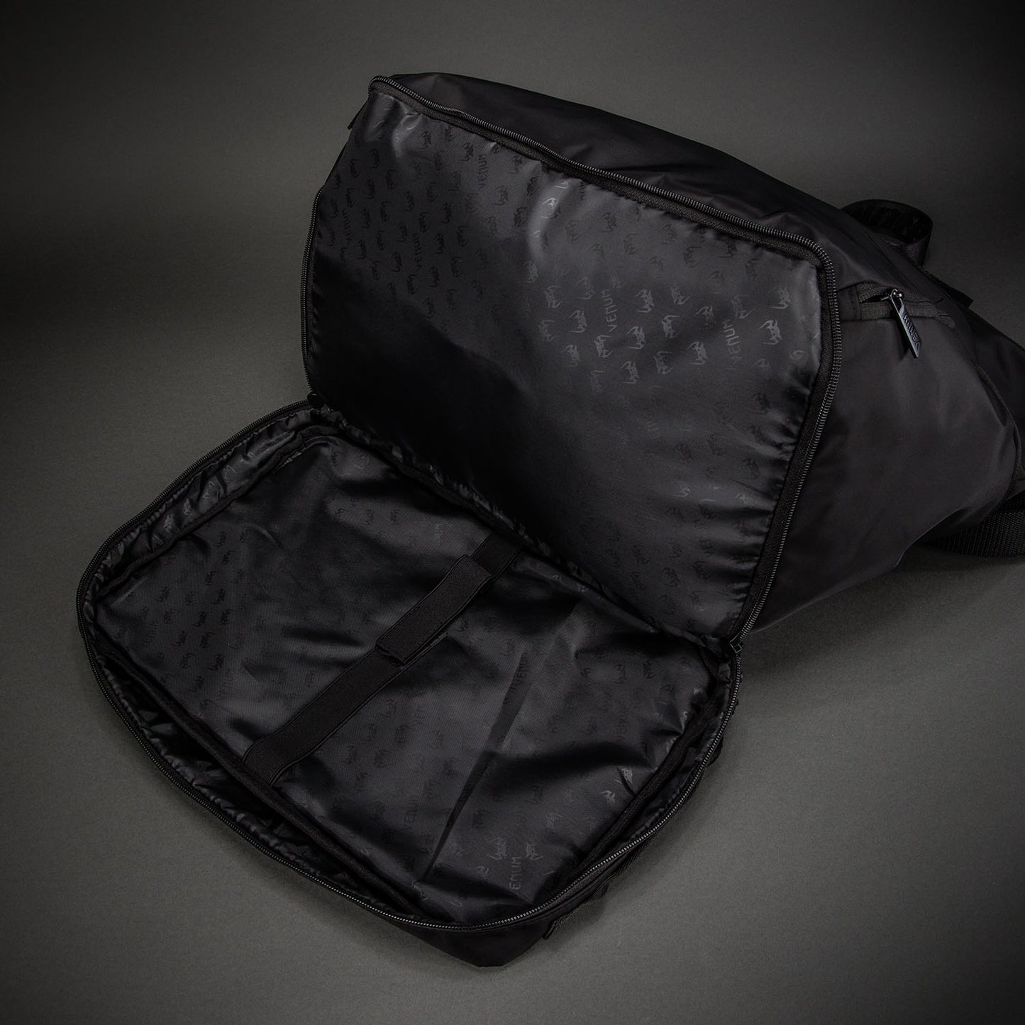 Venum Essential スポーツバッグ - ブラック