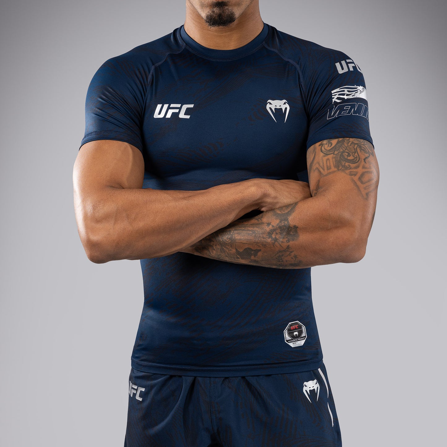 UFC Fusion by Venum Fight Week ショートスリーブラッシュガード（男性用） - オーシャニックブルー