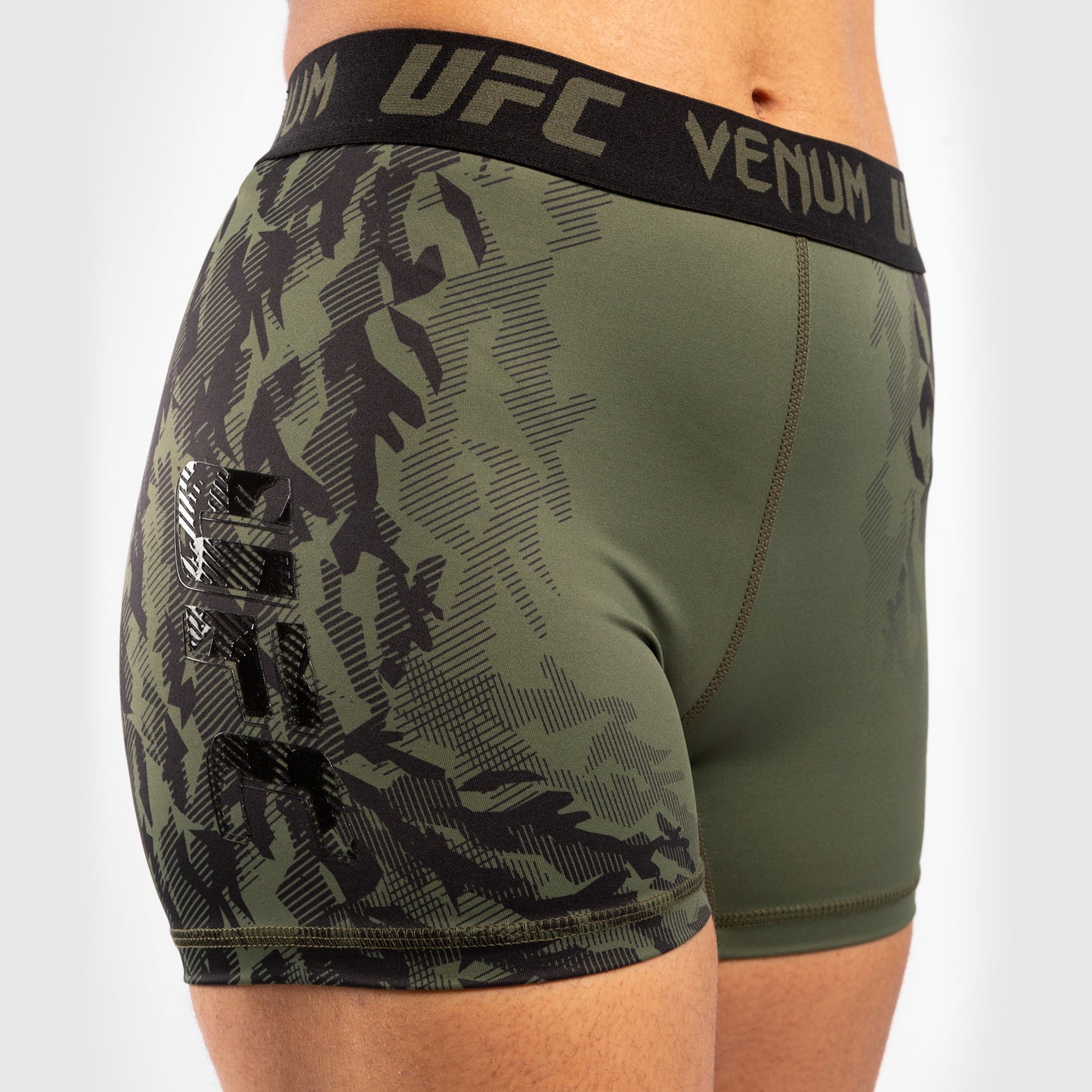 Venum UFC Authentic Fight Week ウィメンズ パフォーマンス コンプレッションショーツ – カーキ