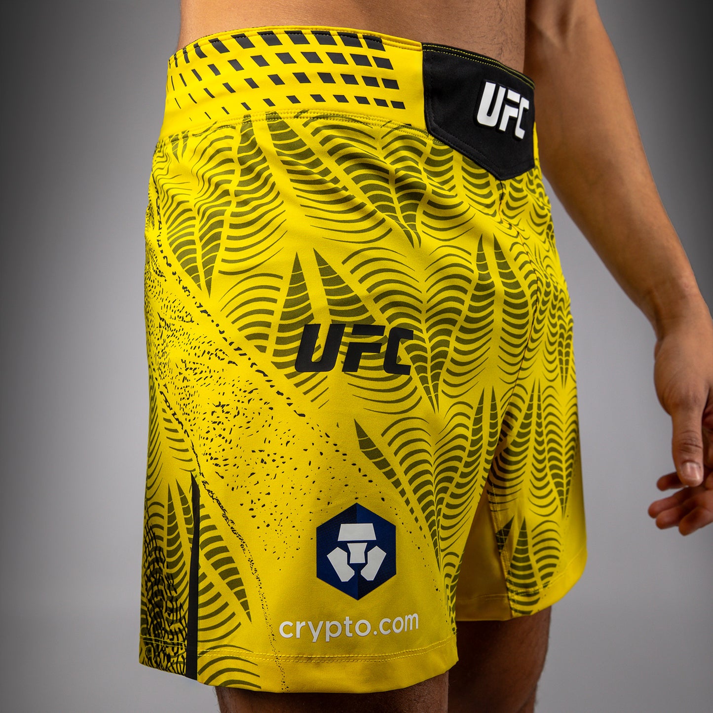 UFC Zenith by Venum Authentic Fight Night ショートフィットファイトショーツ メンズ - イエロー