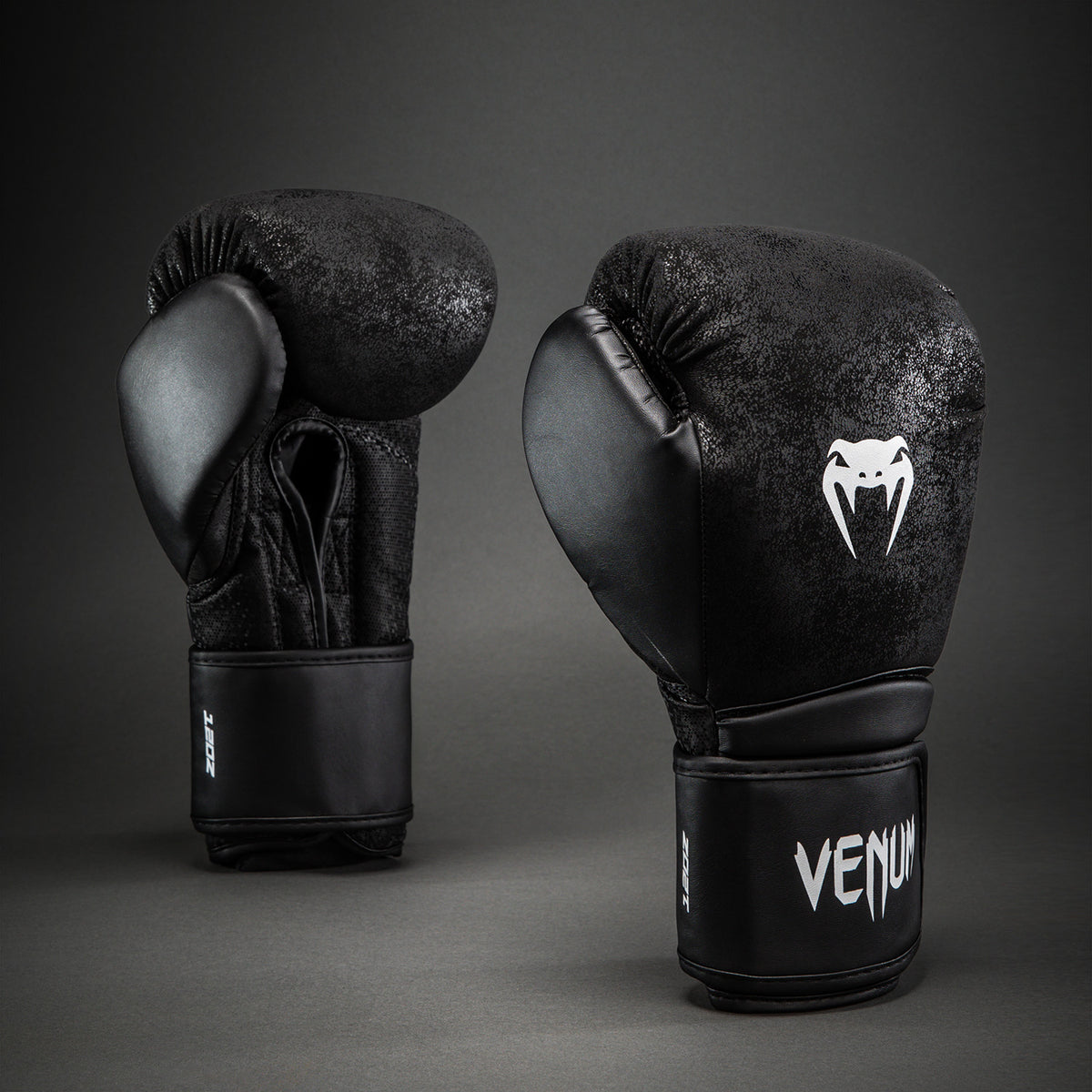 Venum Stone 2.0 ボクシンググローブ - ブラック