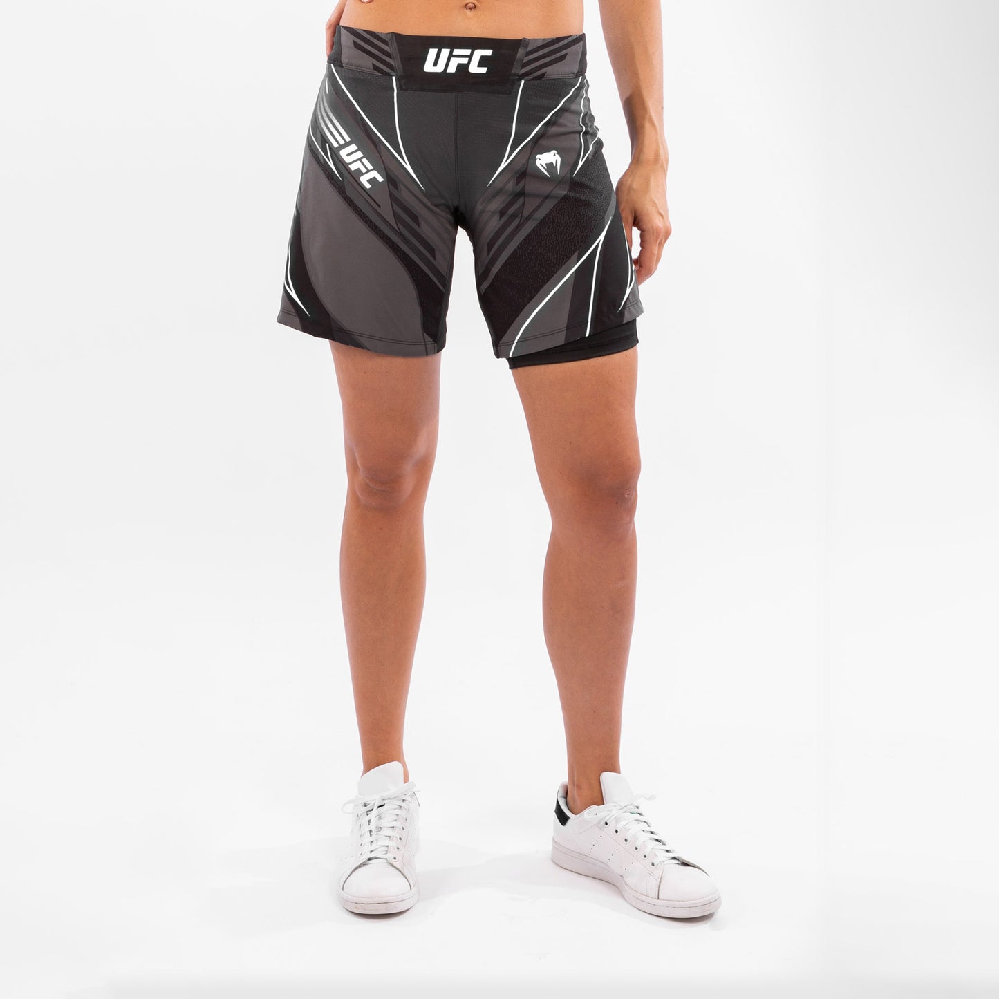 UFC VENUM本物のファイトナイトウィメンズショート-ロングフィット - 黒