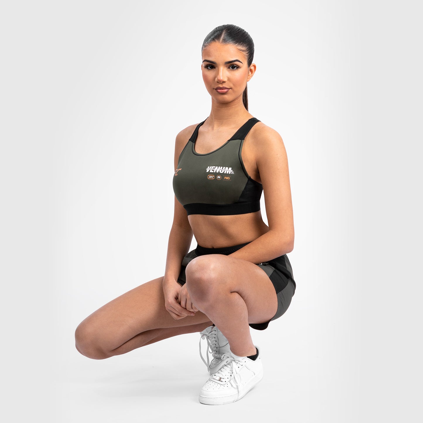 UFC Adrenaline by Venum Fight Week ウィメンズ・スポーツ・ブラ - カーキ／ブロンズ