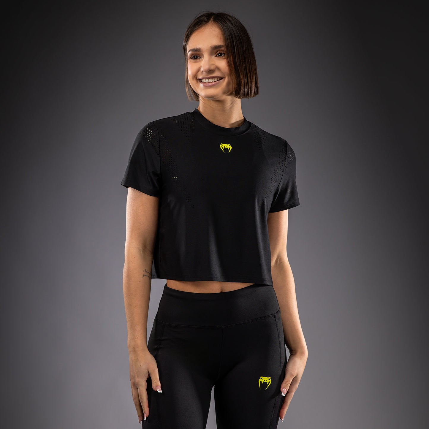 Venum Lazer レディース ドライテックTシャツ - ブラック/イエロー