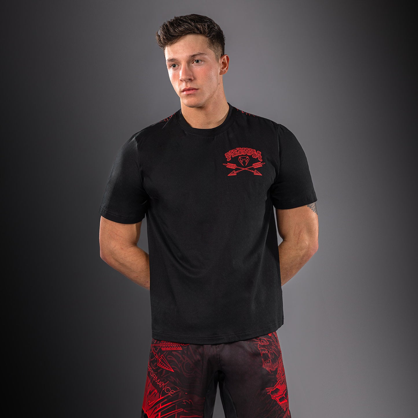Venum Wolf Atak Tシャツ – ブラック/レッド