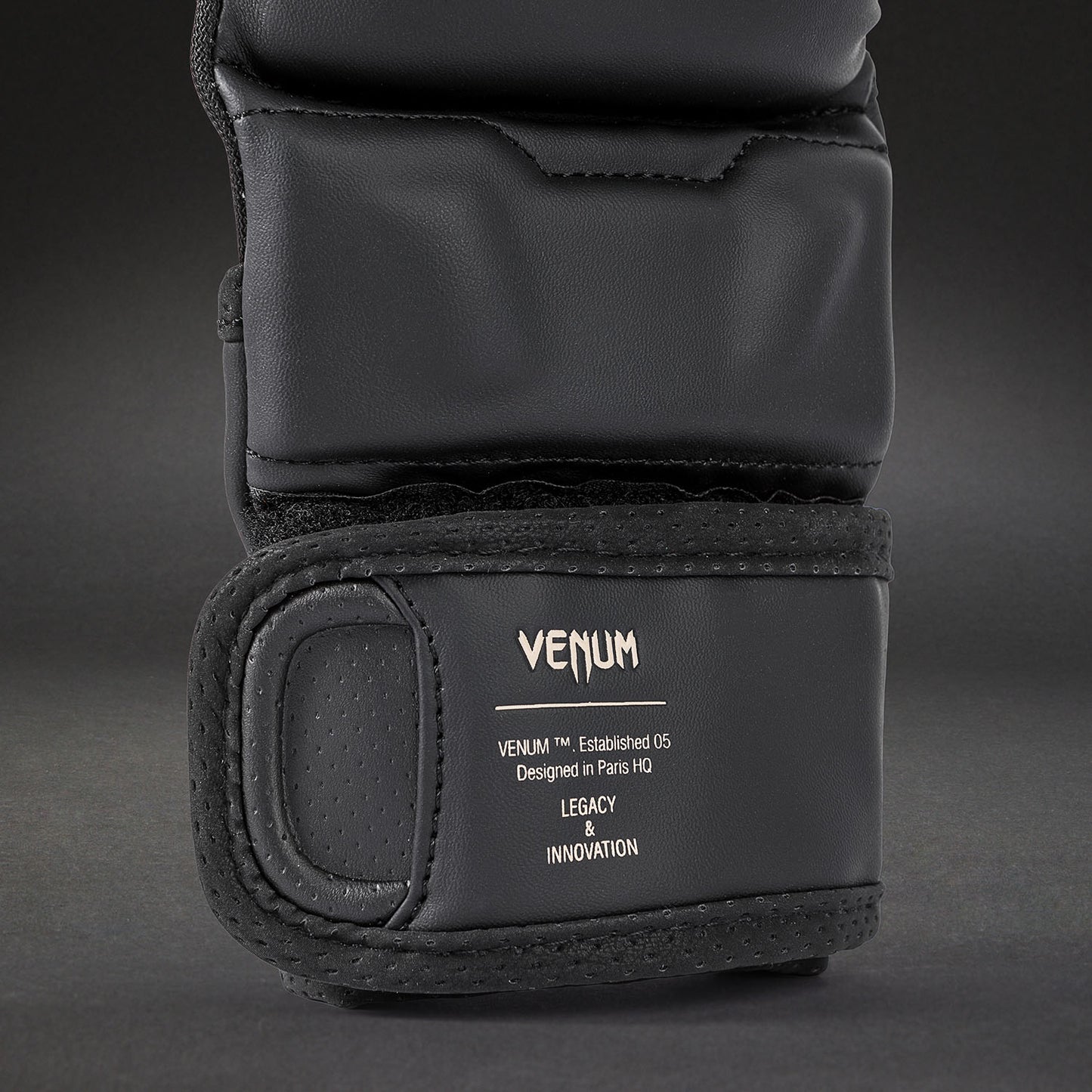 Venum Impact Evo MMAスパーリンググローブ - ブラック