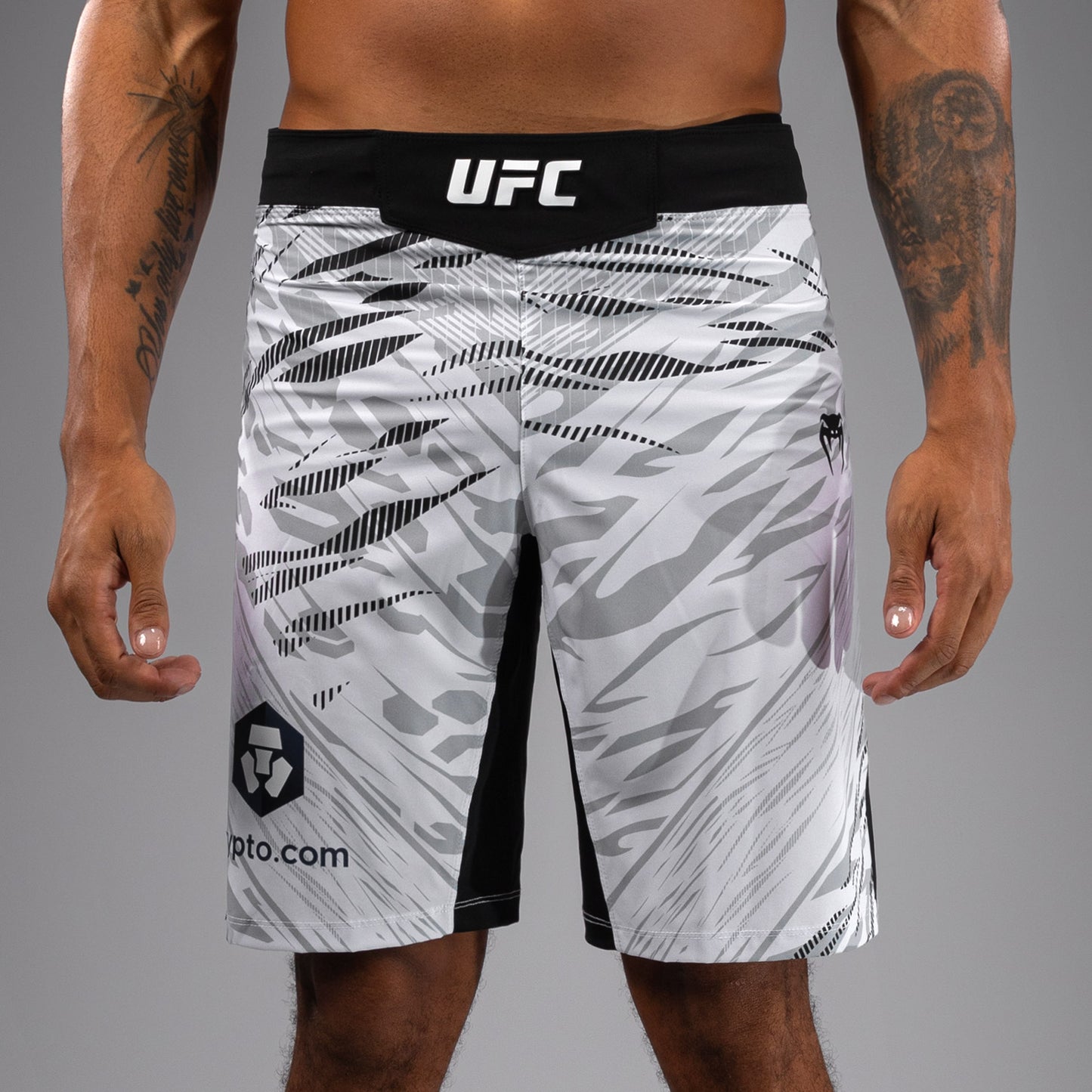 UFC Fusion by Venum Authentic Fight Night レスリングショーツ（男性用、フィットラルゴ） - ホワイト