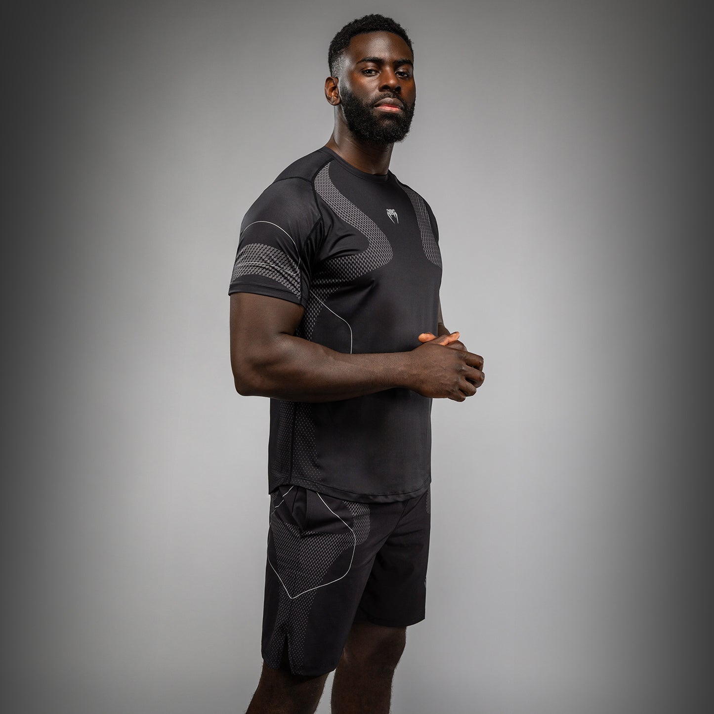 Venum Nexus Dry-Tech Tシャツ – ブラック/シルバー