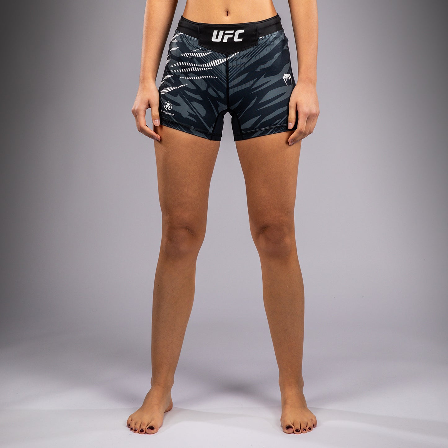 UFC Fusion by Venum Authentic Fight Night ヴァレトゥードショーツ（女性用、フィットコルト） - ブラック