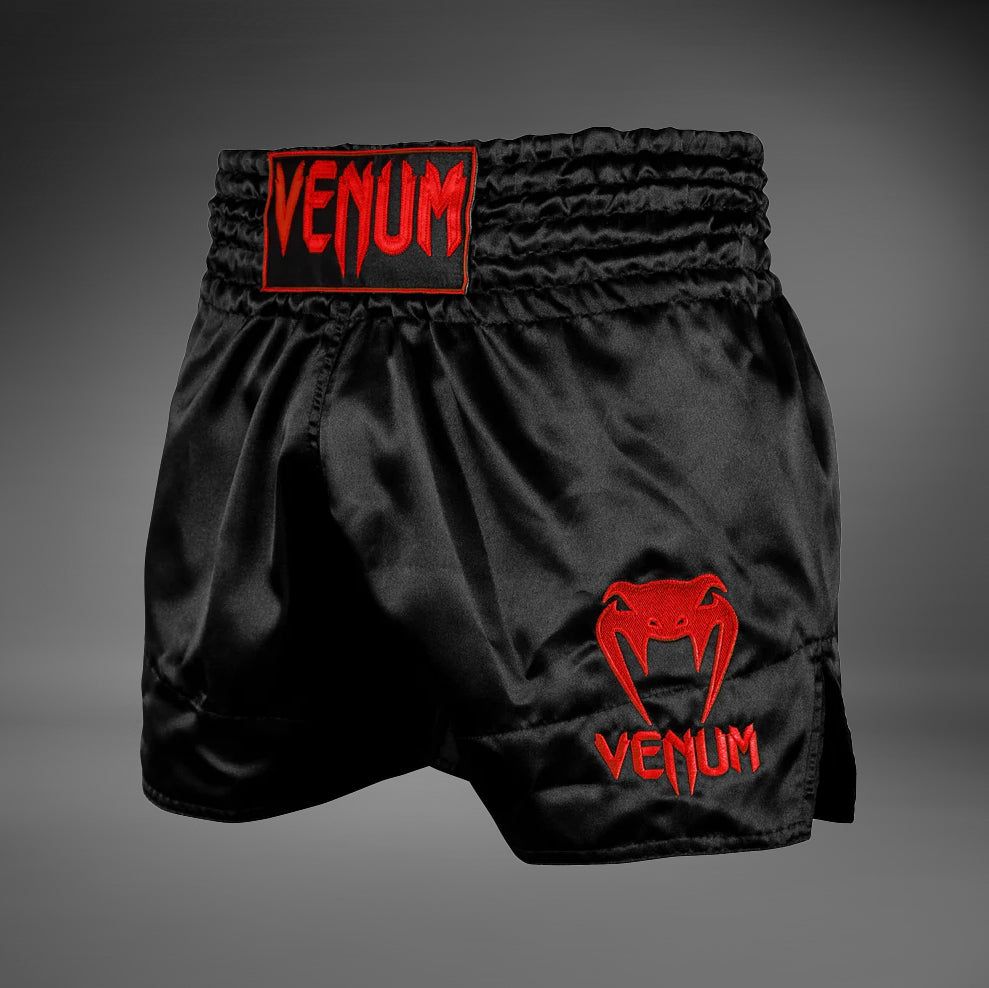 Venum Classic ムエタイショーツ - ブラック/レッド