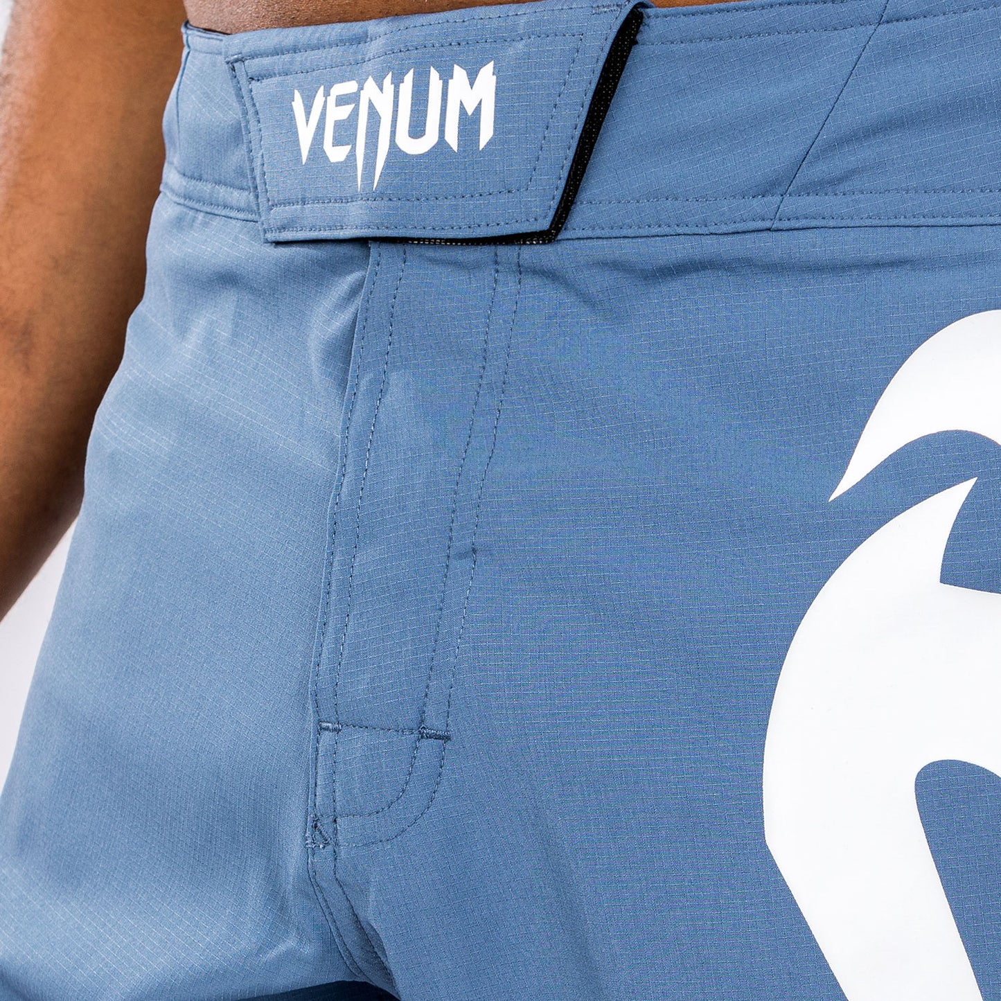 Venum Light 5.0 ファイトショーツ - ブルー／ホワイト