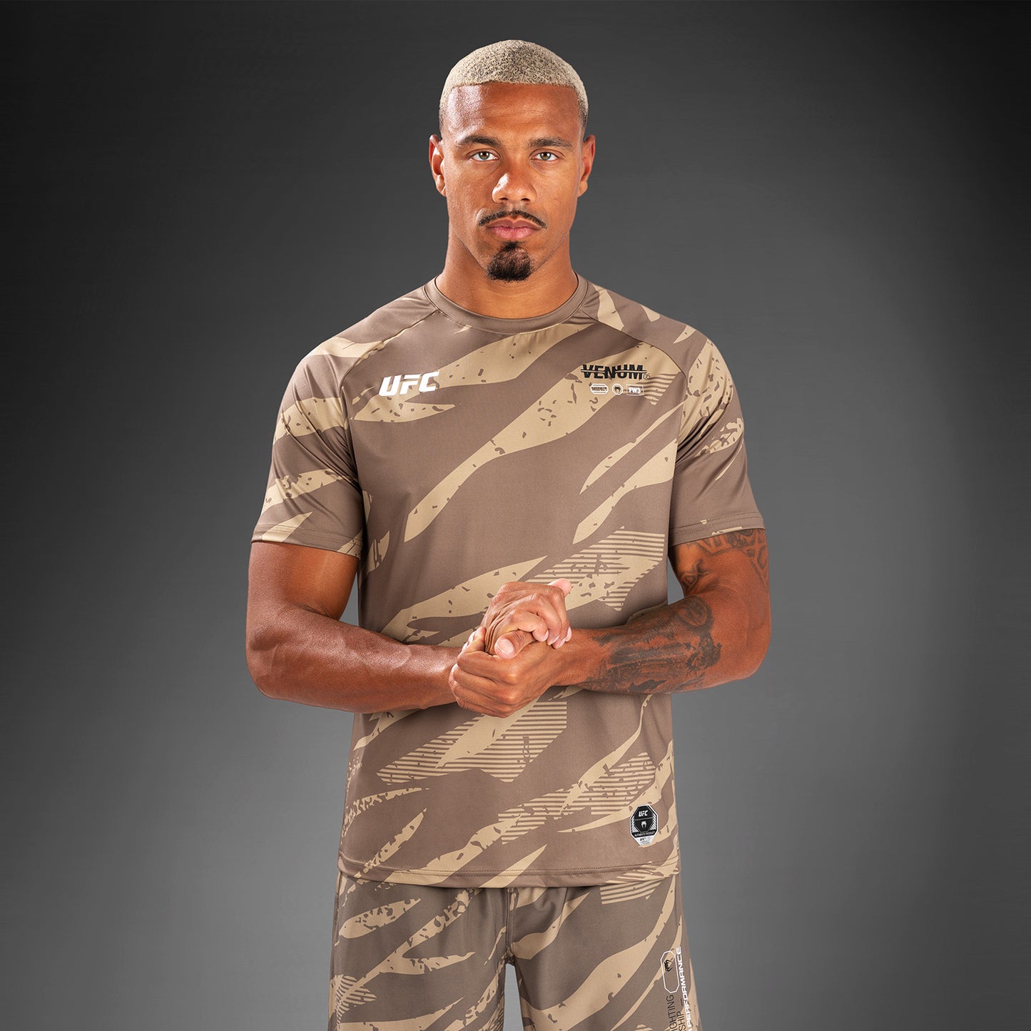 UFC Adrenaline By Venum Fight Week メンズ・ドライ・テックTシャツ - Desert Camo