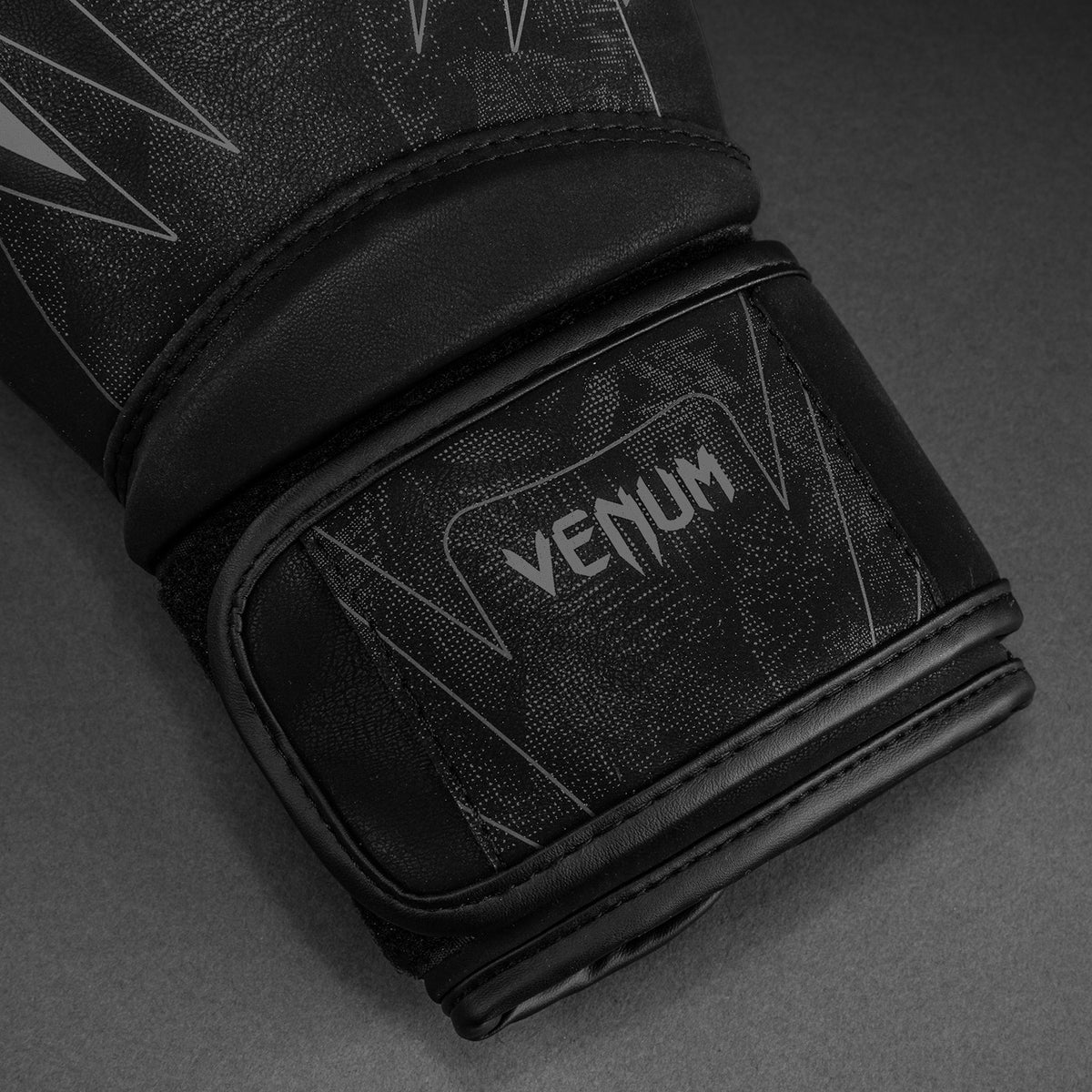 Venum Impact Amazonia Reborn ボクシンググローブ - ブラック/グレー