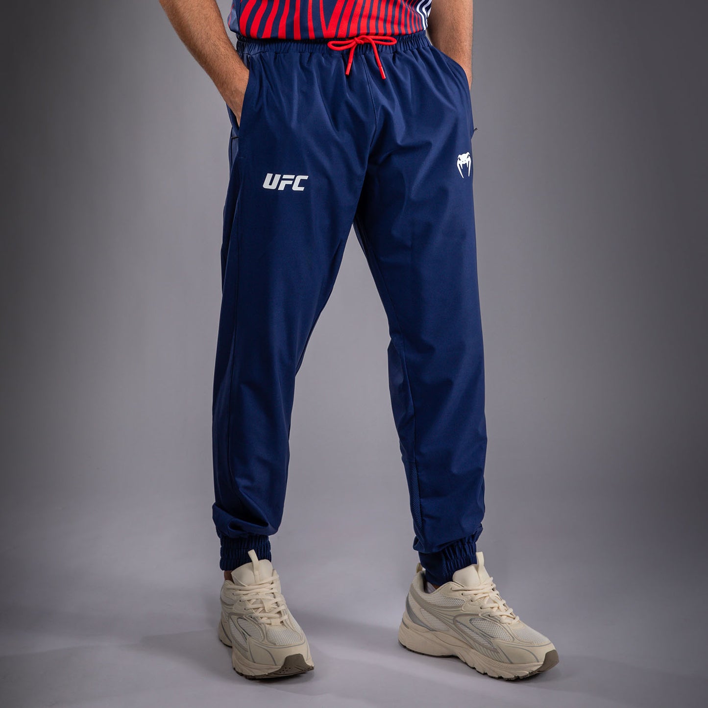 Official UFC Freedom 250 by Venum メンズ Authentic Fight Night ウォークアウト パンツ - ブルー