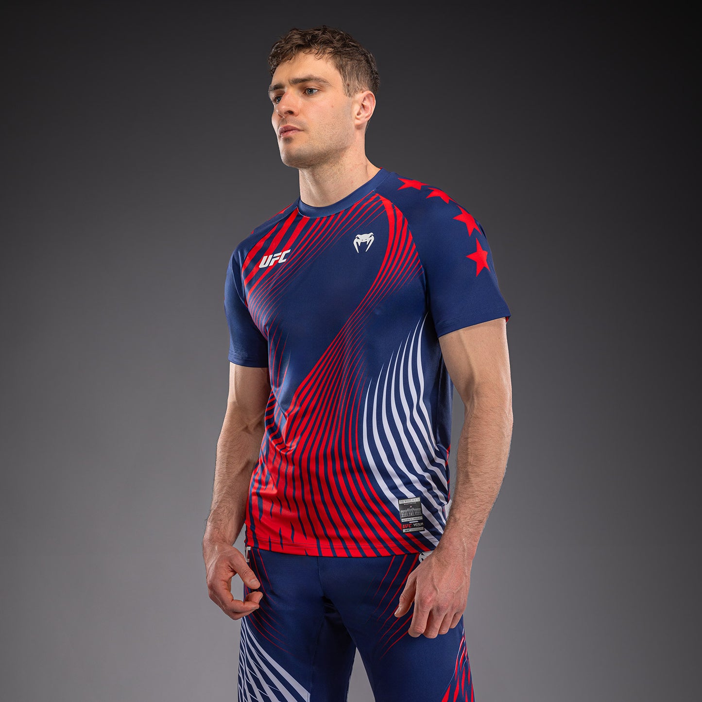 Official UFC Freedom 250 by Venum メンズ Authentic Fight Night ウォークアウト ジャージ - ブルー