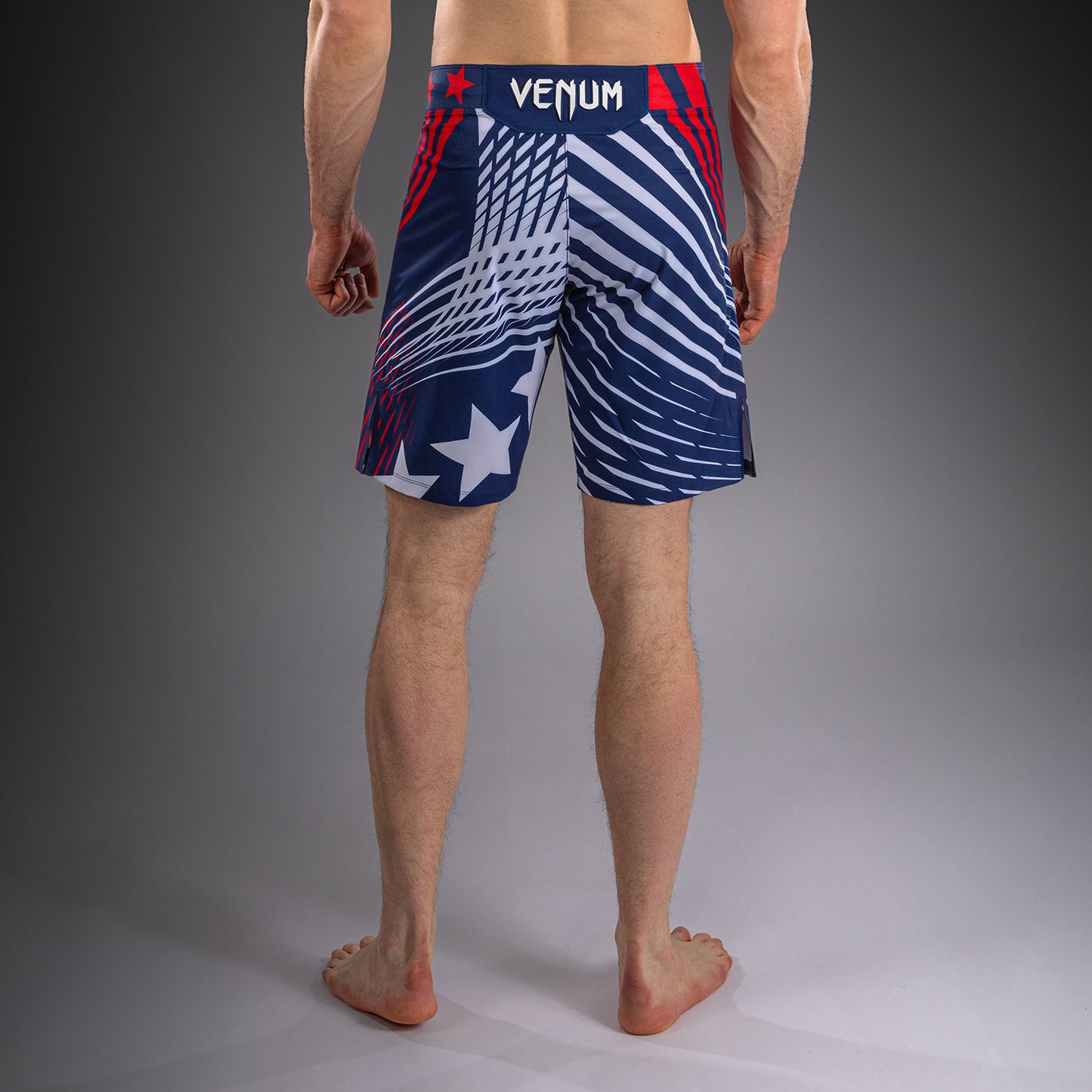 UFC Freedom 250 by Venum メンズ Custom Authentic Fight Night ファイトショーツ ロングフィット - ブルー