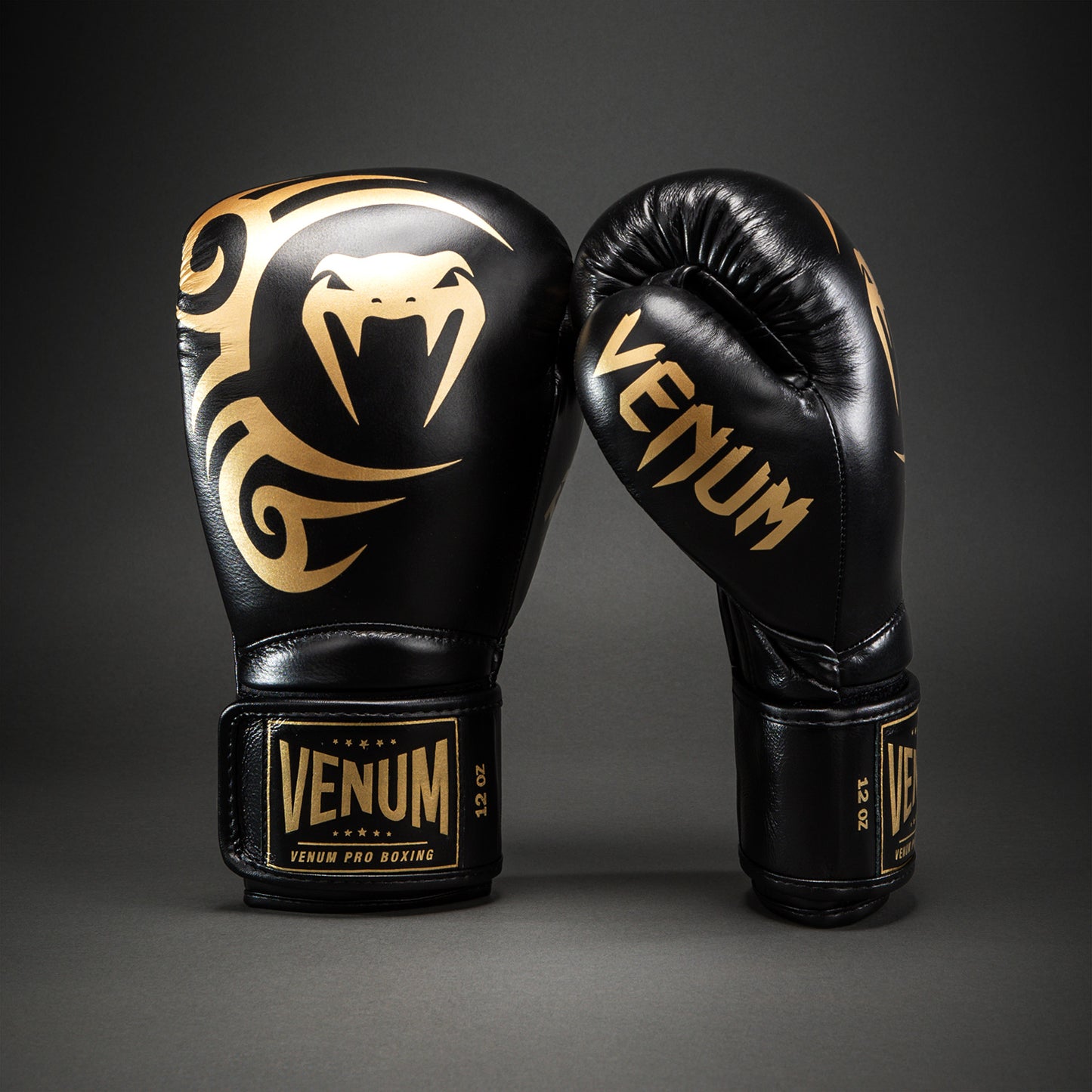 Venum Giant 2.0 Mike Tyson Pro ボクシンググローブ – ブラック/ゴールド