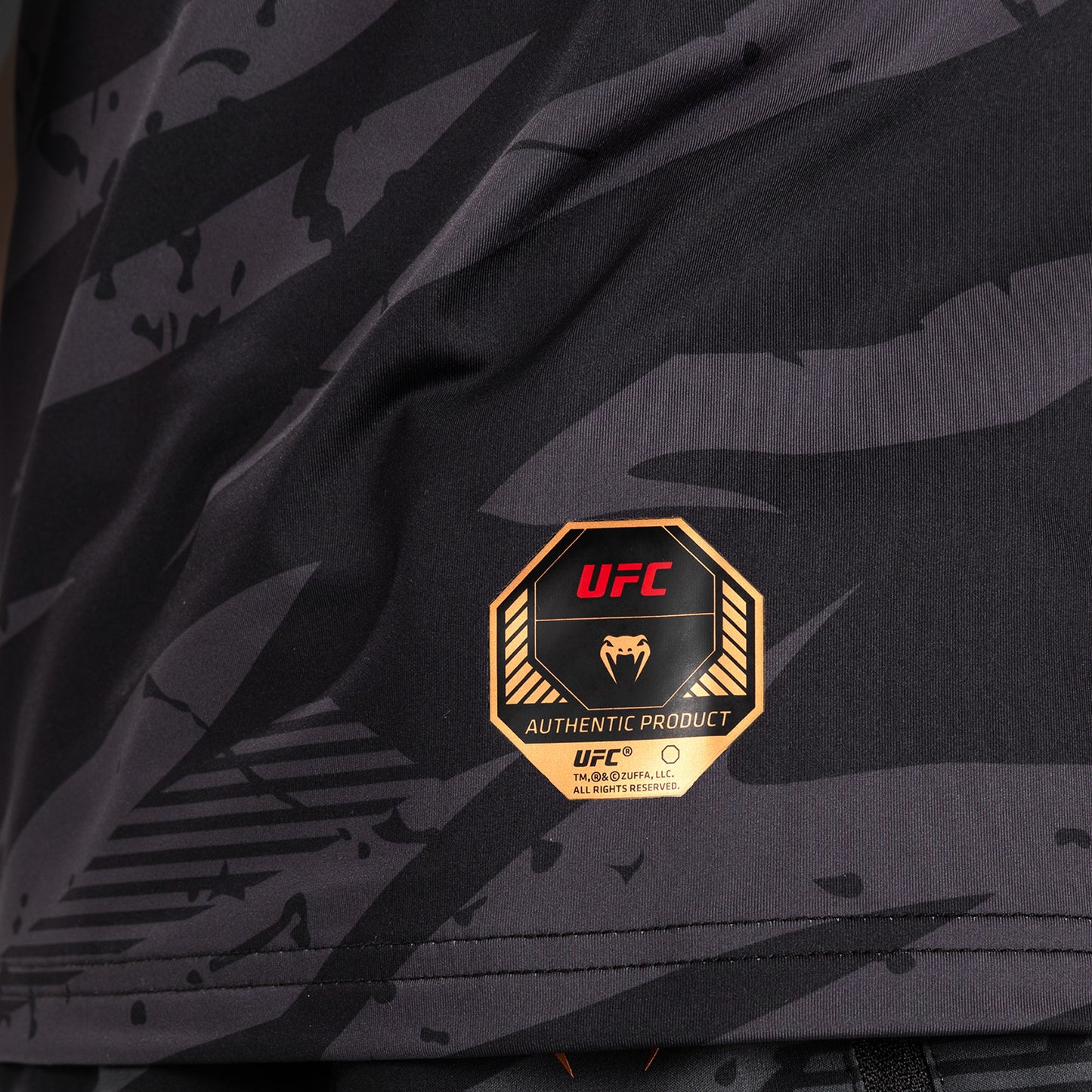 UFC Adrenaline By Venum Fight Week メンズ・ドライ・テックTシャツ - Urban Camo