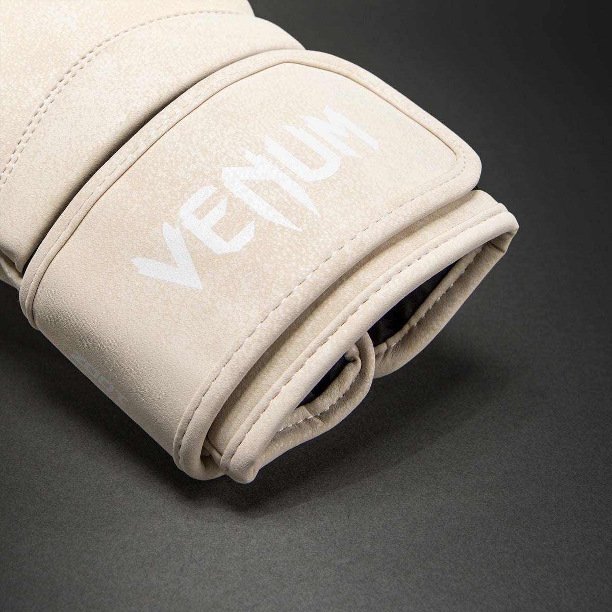 Venum Stone 2.0 ボクシンググローブ - サンド