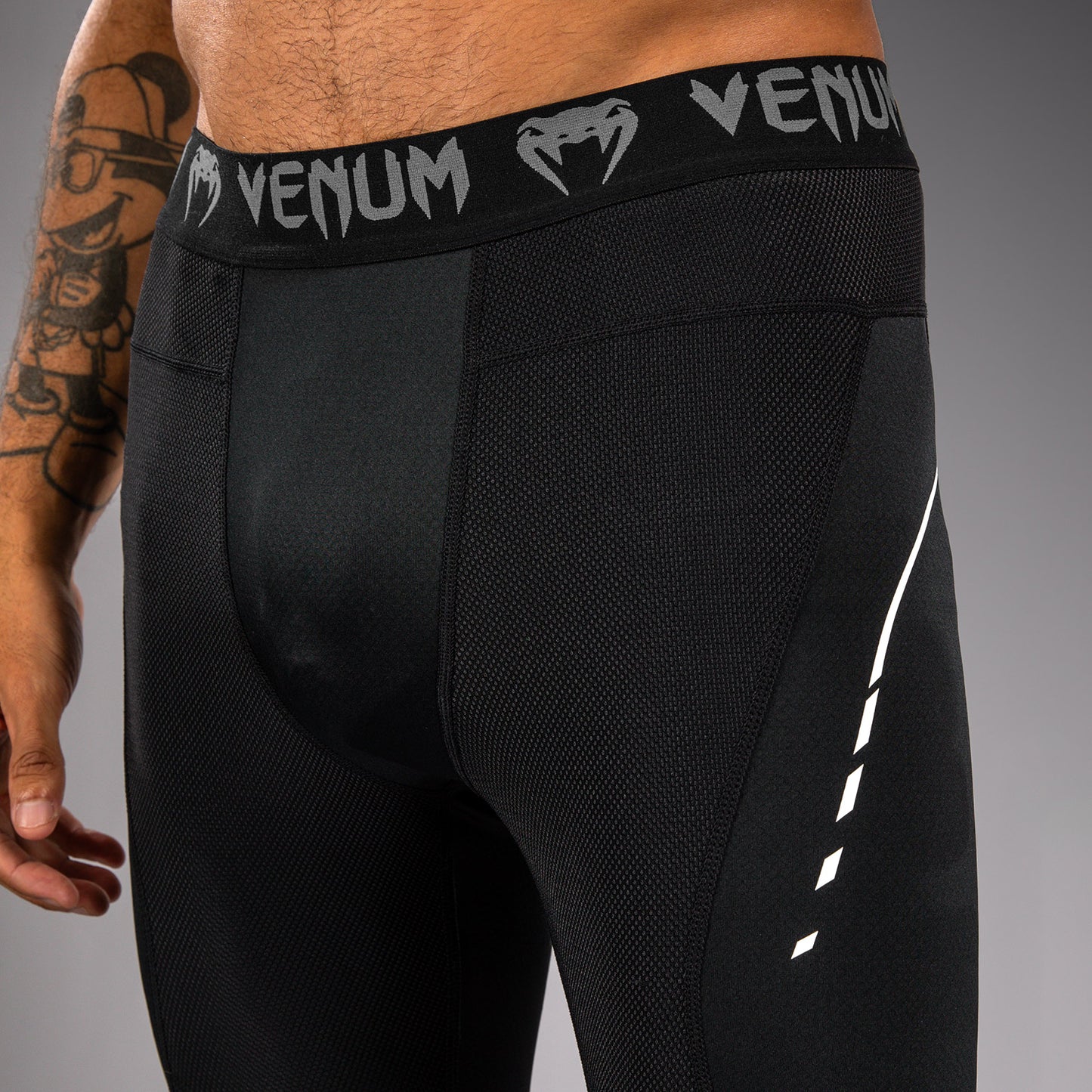 Venum Adrenaline スパッツ – ブラック/シルバーグレー