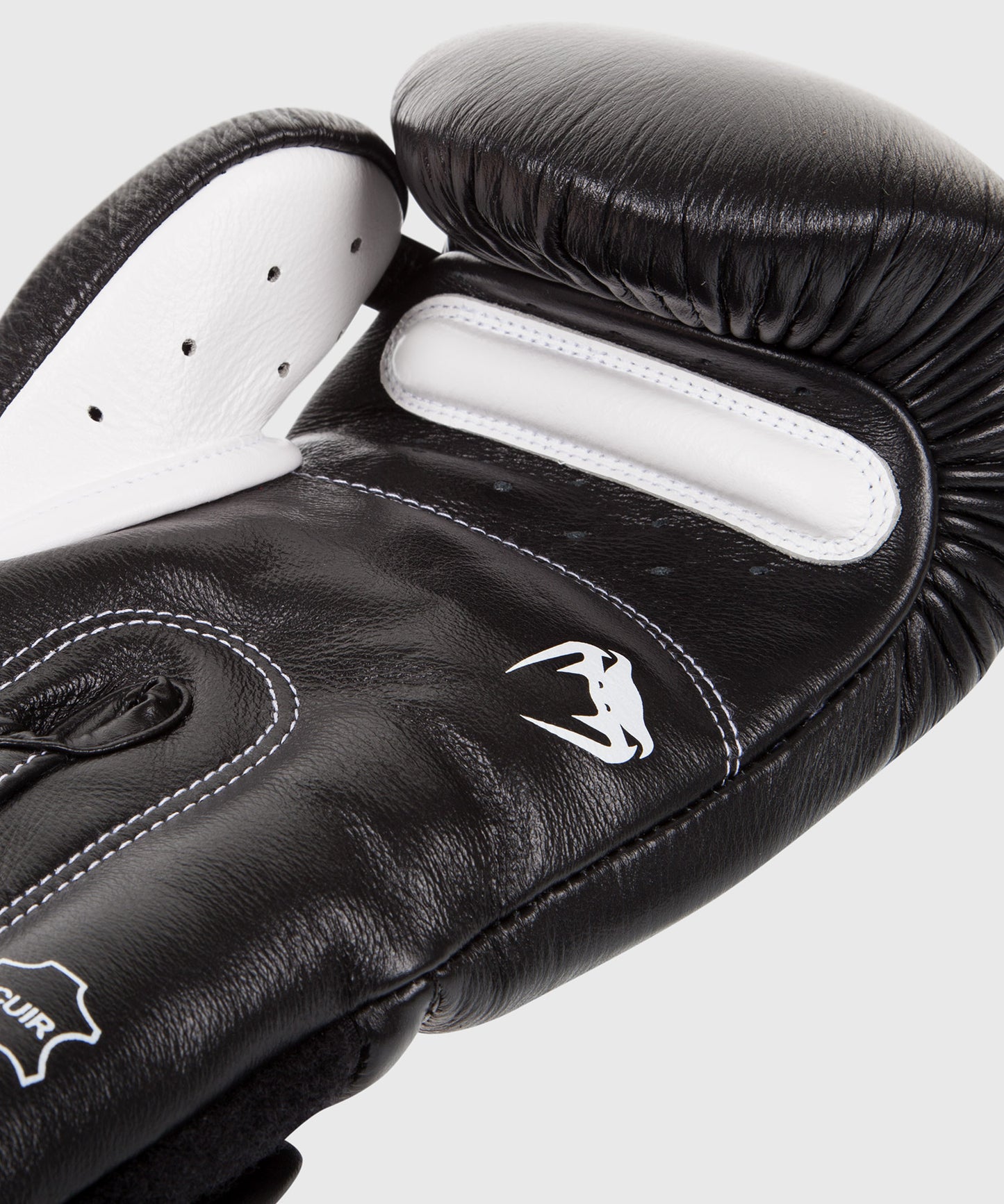 Venum Giant 3.0 ボクシンググローブ - ナッパレザー
