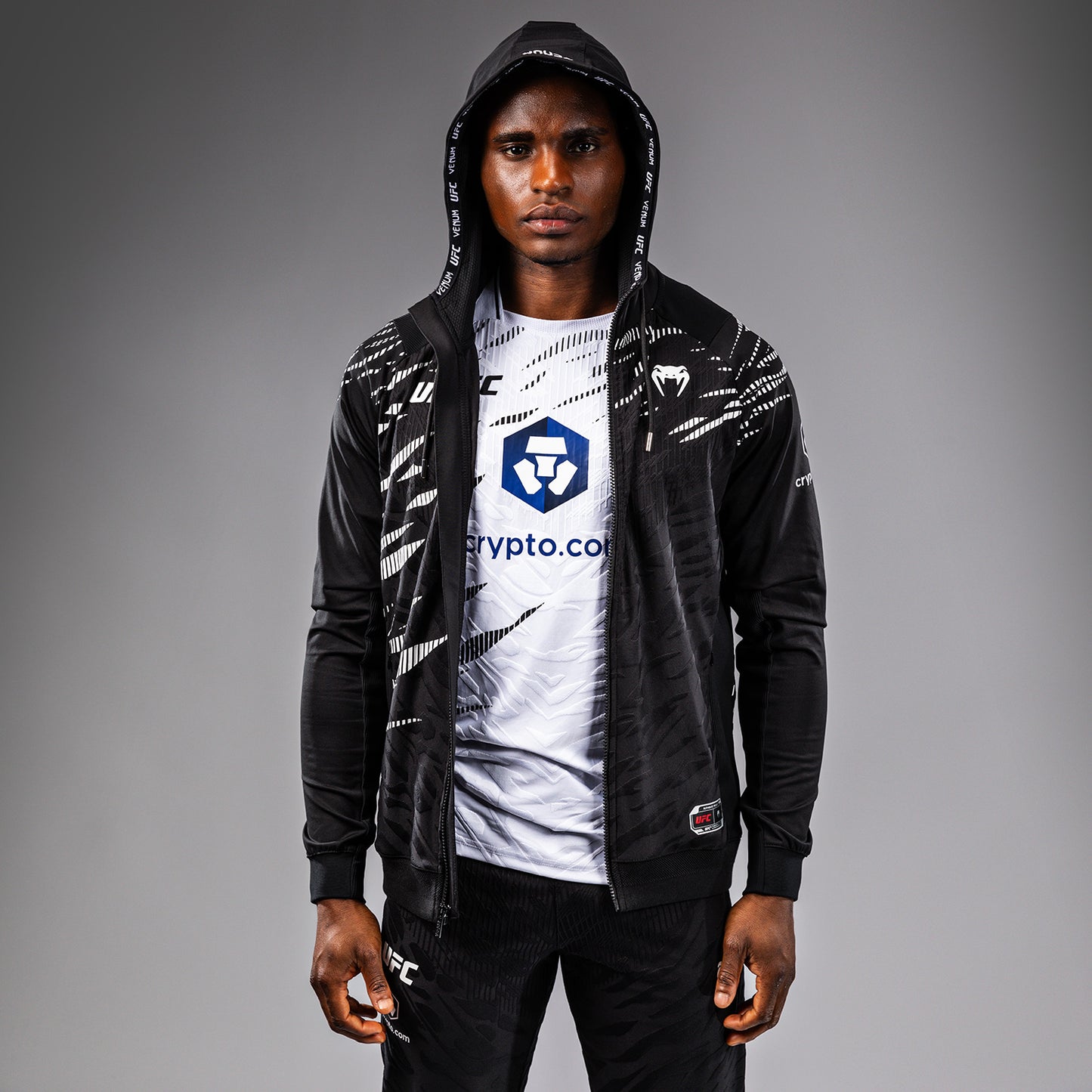 UFC Fusion by Venum Authentic Fight Night フード付きスウェットシャツ（男性用） - ブラック
