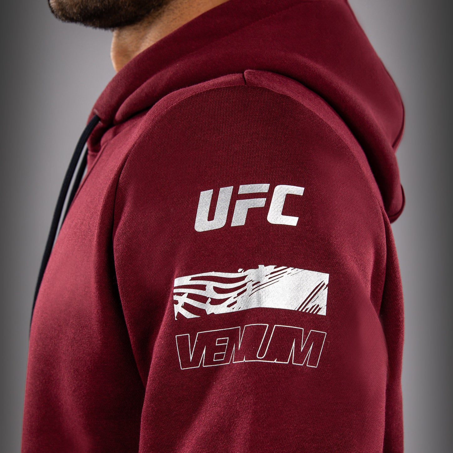 UFC Zenith by Venum Authentic Fight Week プルオーバーパーカー メンズ - バーガンディ